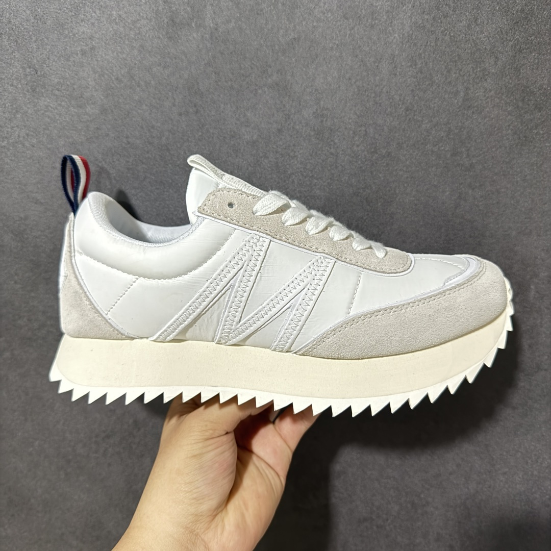 【公司级】盟可睐(蒙口)Moncler Pacey Low Sneaker 佩西系列低帮轻量户外登山运动鞋 #配置天地盖礼盒 #采用防撕裂牛津布组合翻毛皮饰片鞋面材质 #配置缓震OrthoLite(欧索莱)透气吸汗鞋垫 #双层EVA缓震材料中底 #外置锯齿防滑橡胶鞋底 尺码：36 37 38 39 40 41 42 43 44 45-选品中心