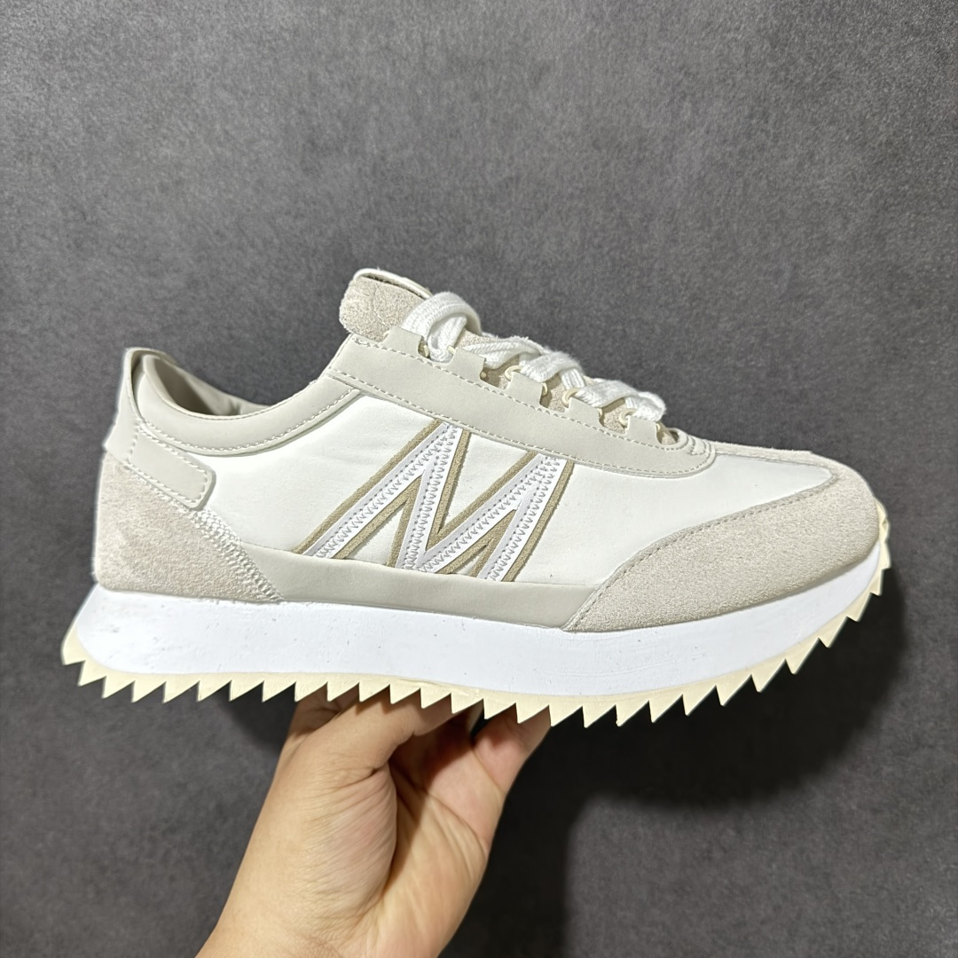【公司级】盟可睐(蒙口)Moncler Pacey Low Sneaker 佩西系列低帮轻量户外登山运动鞋 #配置天地盖礼盒 #采用防撕裂牛津布组合翻毛皮饰片鞋面材质 #配置缓震OrthoLite(欧索莱)透气吸汗鞋垫 #双层EVA缓震材料中底 #外置锯齿防滑橡胶鞋底 尺码：36 37 38 39 40 41 42 43 44 45-莆田鞋
