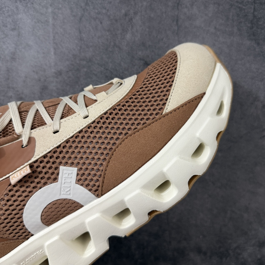 图片[6]-【OG纯原】KITH x ON 昂跑联名 Cloudswift K-Tech 1 系列 3MG10775560 低帮休闲跑步鞋 大厂出品 原版有1比1打造 配件齐全 外贸专供 尺码最大做到46码 市面最高还原度版本 打造最强品质 没有之一 全新开发的鞋面结构，用高透气网布拼了大面积的合成麂皮。这种材质碰撞脱离了普通跑鞋的塑料感，更有时装质感；搭载了On的CloudTec缓震科技和Helion超级泡棉，全新的Cloudswift鞋底结构，脚感和支撑性都拉满，外底还直接刻上了Kith的字母组合，彰显联名身份；翻开鞋底，是定制的Kith Monogram老花外底，既保留了On的专业感，又带点Kith标志性的精致灰调。 尺码：36 36.5 37.5 38 38.5 39 40 40.5 41 42 42.5 43 44 44.5 45 46-选品中心