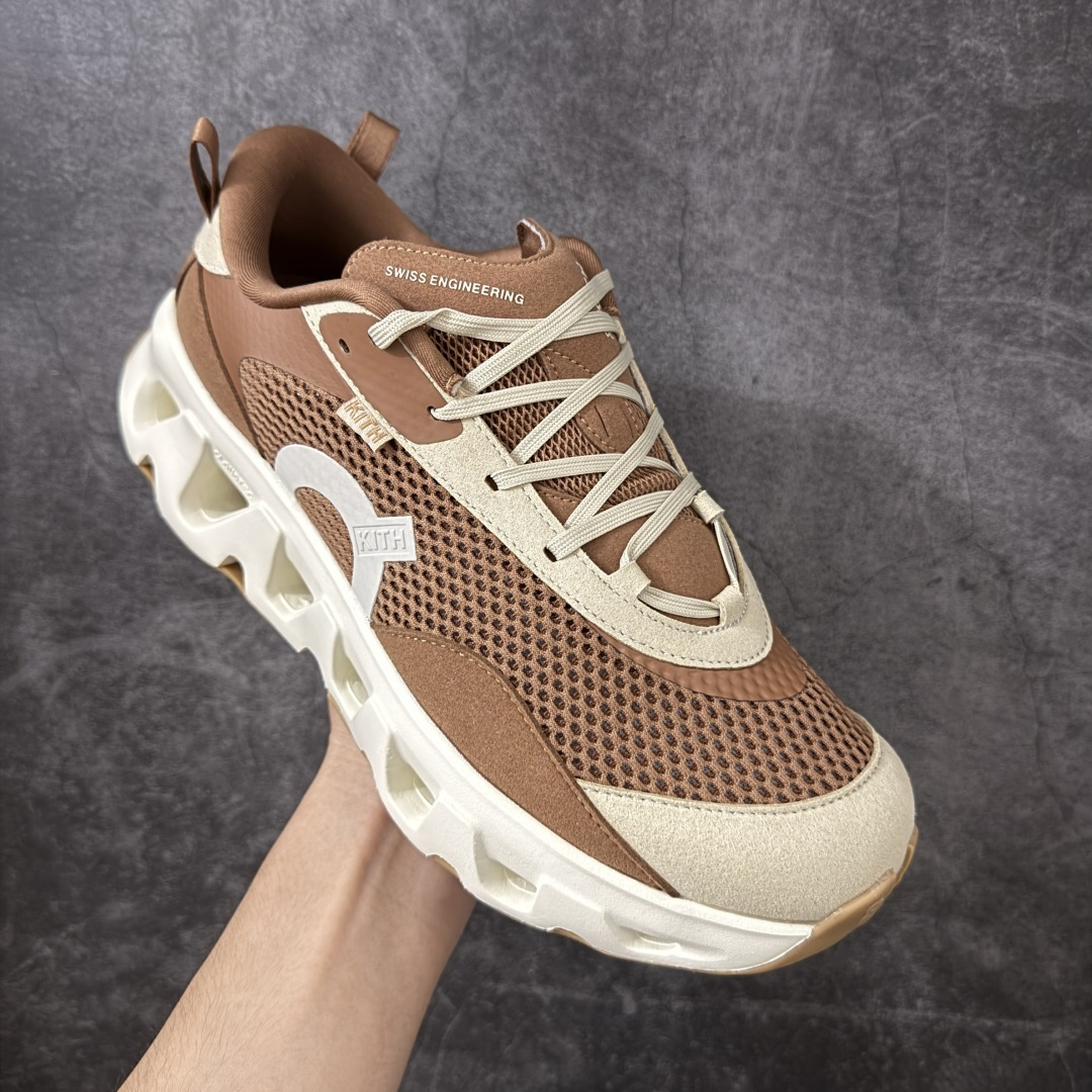 图片[3]-【OG纯原】KITH x ON 昂跑联名 Cloudswift K-Tech 1 系列 3MG10775560 低帮休闲跑步鞋 大厂出品 原版有1比1打造 配件齐全 外贸专供 尺码最大做到46码 市面最高还原度版本 打造最强品质 没有之一 全新开发的鞋面结构，用高透气网布拼了大面积的合成麂皮。这种材质碰撞脱离了普通跑鞋的塑料感，更有时装质感；搭载了On的CloudTec缓震科技和Helion超级泡棉，全新的Cloudswift鞋底结构，脚感和支撑性都拉满，外底还直接刻上了Kith的字母组合，彰显联名身份；翻开鞋底，是定制的Kith Monogram老花外底，既保留了On的专业感，又带点Kith标志性的精致灰调。 尺码：36 36.5 37.5 38 38.5 39 40 40.5 41 42 42.5 43 44 44.5 45 46-选品中心