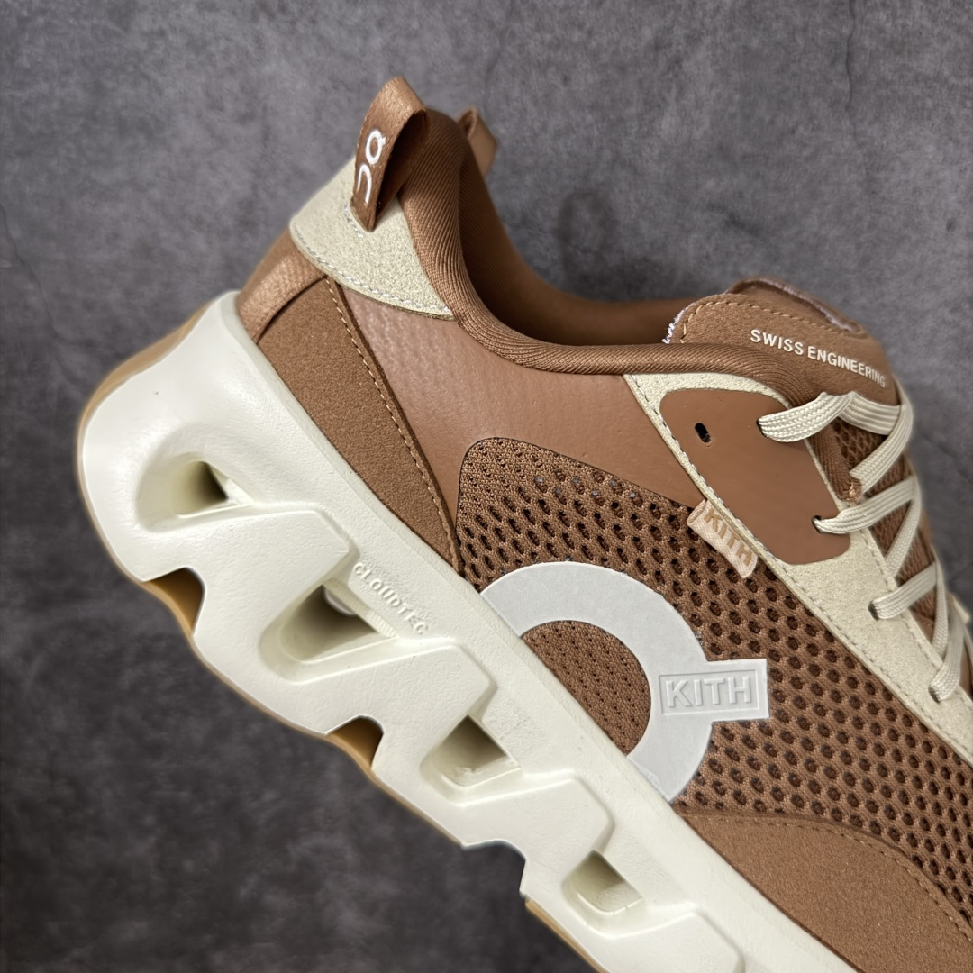 图片[7]-【OG纯原】KITH x ON 昂跑联名 Cloudswift K-Tech 1 系列 3MG10775560 低帮休闲跑步鞋 大厂出品 原版有1比1打造 配件齐全 外贸专供 尺码最大做到46码 市面最高还原度版本 打造最强品质 没有之一 全新开发的鞋面结构，用高透气网布拼了大面积的合成麂皮。这种材质碰撞脱离了普通跑鞋的塑料感，更有时装质感；搭载了On的CloudTec缓震科技和Helion超级泡棉，全新的Cloudswift鞋底结构，脚感和支撑性都拉满，外底还直接刻上了Kith的字母组合，彰显联名身份；翻开鞋底，是定制的Kith Monogram老花外底，既保留了On的专业感，又带点Kith标志性的精致灰调。 尺码：36 36.5 37.5 38 38.5 39 40 40.5 41 42 42.5 43 44 44.5 45 46-选品中心