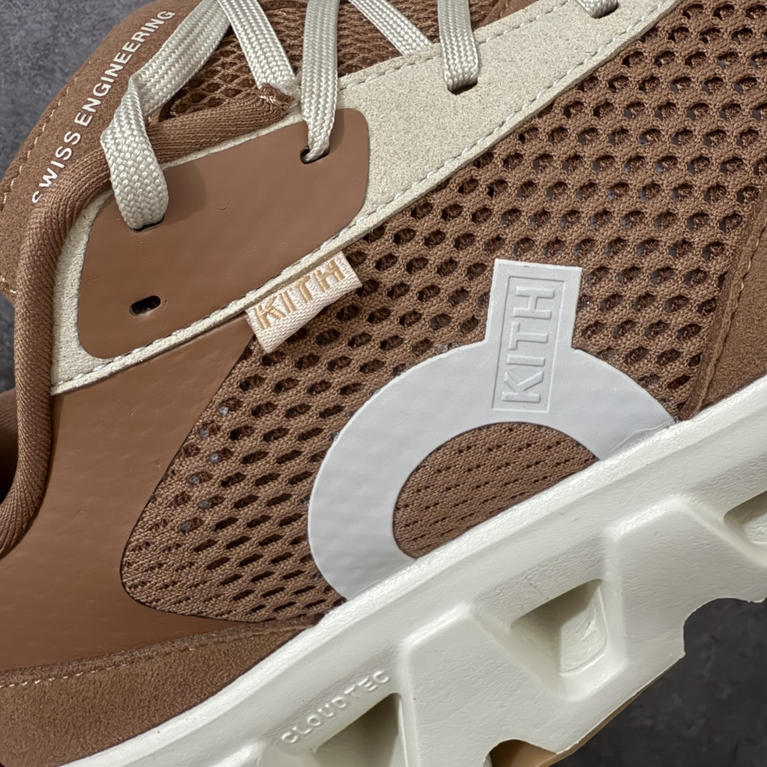 图片[4]-【OG纯原】KITH x ON 昂跑联名 Cloudswift K-Tech 1 系列 3MG10775560 低帮休闲跑步鞋 大厂出品 原版有1比1打造 配件齐全 外贸专供 尺码最大做到46码 市面最高还原度版本 打造最强品质 没有之一 全新开发的鞋面结构，用高透气网布拼了大面积的合成麂皮。这种材质碰撞脱离了普通跑鞋的塑料感，更有时装质感；搭载了On的CloudTec缓震科技和Helion超级泡棉，全新的Cloudswift鞋底结构，脚感和支撑性都拉满，外底还直接刻上了Kith的字母组合，彰显联名身份；翻开鞋底，是定制的Kith Monogram老花外底，既保留了On的专业感，又带点Kith标志性的精致灰调。 尺码：36 36.5 37.5 38 38.5 39 40 40.5 41 42 42.5 43 44 44.5 45 46-选品中心