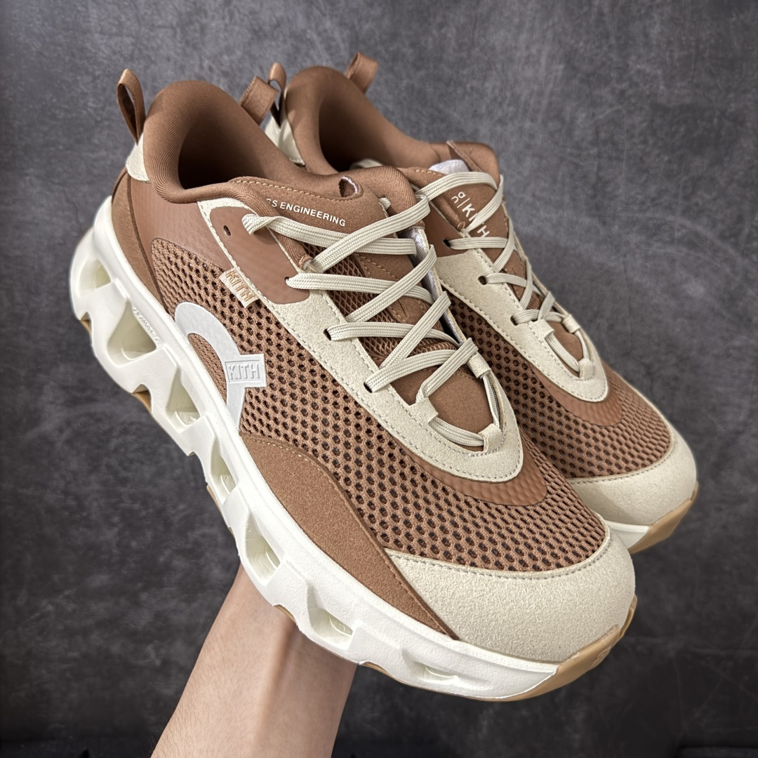 【OG纯原】KITH x ON 昂跑联名 Cloudswift K-Tech 1 系列 3MG10775560 低帮休闲跑步鞋 大厂出品 原版有1比1打造 配件齐全 外贸专供 尺码最大做到46码 市面最高还原度版本 打造最强品质 没有之一 全新开发的鞋面结构，用高透气网布拼了大面积的合成麂皮。这种材质碰撞脱离了普通跑鞋的塑料感，更有时装质感；搭载了On的CloudTec缓震科技和Helion超级泡棉，全新的Cloudswift鞋底结构，脚感和支撑性都拉满，外底还直接刻上了Kith的字母组合，彰显联名身份；翻开鞋底，是定制的Kith Monogram老花外底，既保留了On的专业感，又带点Kith标志性的精致灰调。 尺码：36 36.5 37.5 38 38.5 39 40 40.5 41 42 42.5 43 44 44.5 45 46-选品中心