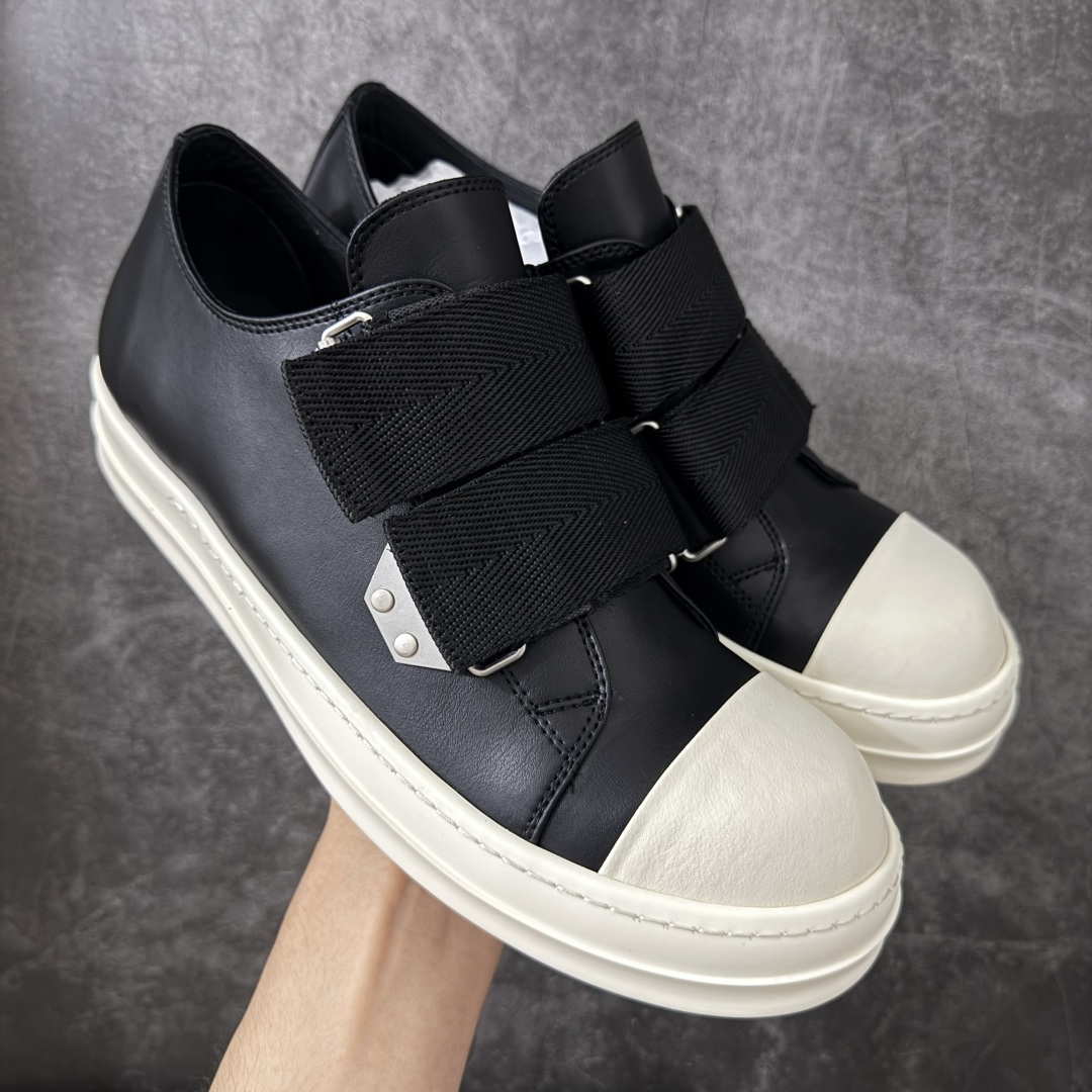 【莞产G版】大匡威RO / Rick Owens DRKSHDW 瑞克·欧文斯 大匡威低帮/低帮 机能金属扣西瓜头 【皮料】 东莞原厂进口全新原厂皮 【鞋头】软糯，轻轻按压有牛皮细细的纹理质感！ 【鞋底】TPU大底奶香味！硬度、肤感一比一！鞋底logo钢印清晰正确！ 【鞋垫】独家私人开模压印！牛皮贴面，双层复合！ 【尺码】 ：36 37 38 39 40 41 42 43 44 45 46！-选品中心