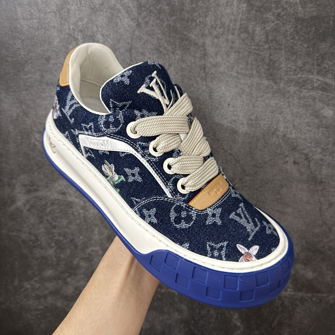 图片[3]-【HS顶级礼盒版】LV 路易威登LOUIS VUITTON Tilted Low Sneakers 倾斜系列低帮复古休闲运动文化百搭板鞋 2026早春款板鞋 饼干鞋 礼盒包装 私模开发大底 正确细节 原鞋原材料1：1打造 完美版型做工 欢迎对比市场任何品质的货品 广东原产 专业LV大厂出品 正确底 大底开发近半年 原楦型开发纸版 全鞋原材料打造 细节 针车 烫金 中底无可挑剔 包装说明书防尘布袋物件(附送官方快递加固牛皮纸外盒!!)# 尺码：39 40 41 42 43 44 45 46-莆田鞋