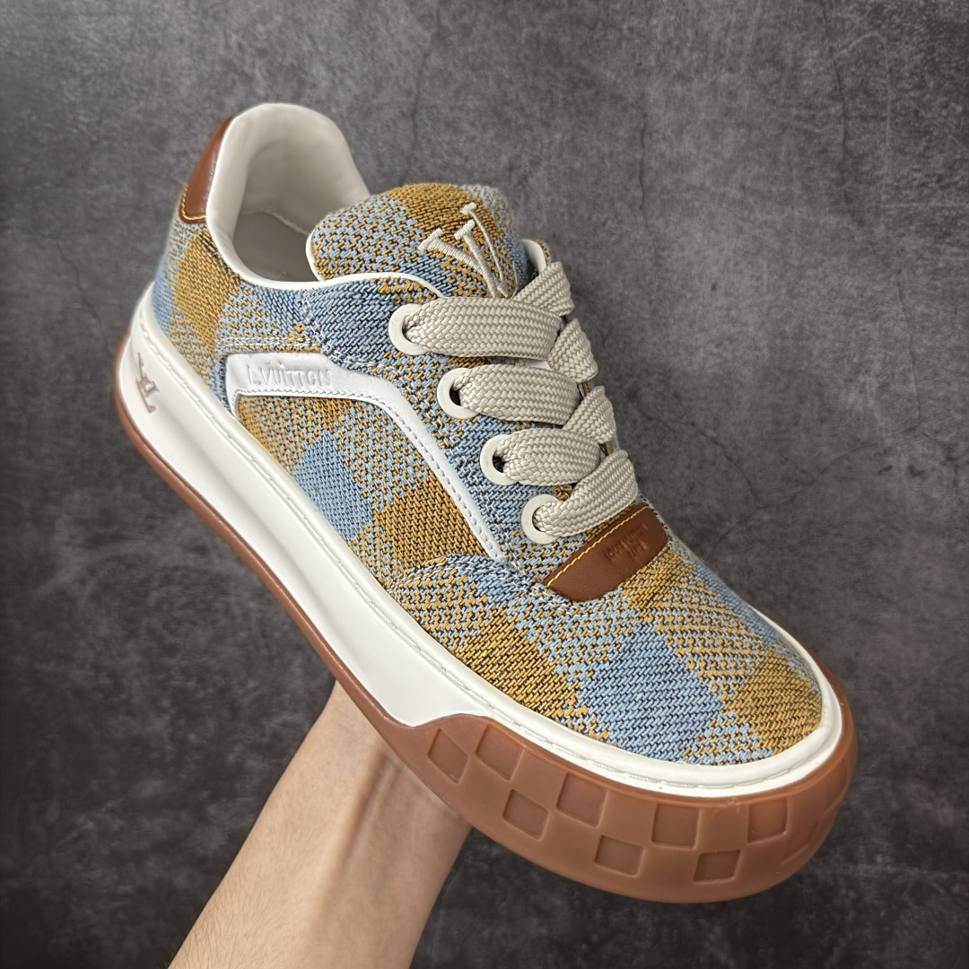 图片[3]-【HS顶级礼盒版】LV 路易威登LOUIS VUITTON Tilted Low Sneakers 倾斜系列低帮复古休闲运动文化百搭板鞋 2026早春款板鞋 饼干鞋 礼盒包装 私模开发大底 正确细节 原鞋原材料1：1打造 完美版型做工 欢迎对比市场任何品质的货品 广东原产 专业LV大厂出品 正确底 大底开发近半年 原楦型开发纸版 全鞋原材料打造 细节 针车 烫金 中底无可挑剔 包装说明书防尘布袋物件(附送官方快递加固牛皮纸外盒!!)# 尺码：39 40 41 42 43 44 45 46-莆田鞋