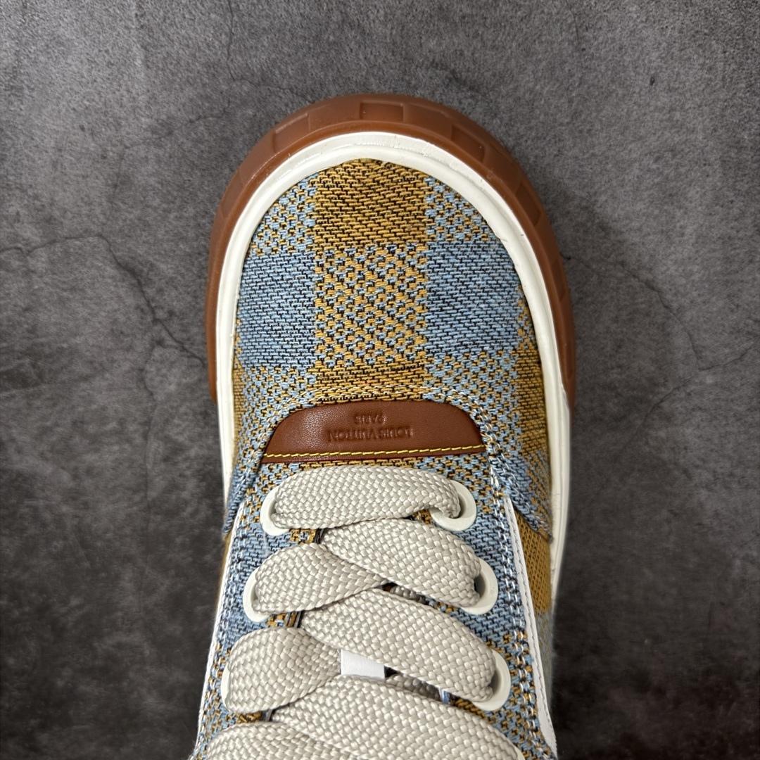 图片[5]-【HS顶级礼盒版】LV 路易威登LOUIS VUITTON Tilted Low Sneakers 倾斜系列低帮复古休闲运动文化百搭板鞋 2026早春款板鞋 饼干鞋 礼盒包装 私模开发大底 正确细节 原鞋原材料1：1打造 完美版型做工 欢迎对比市场任何品质的货品 广东原产 专业LV大厂出品 正确底 大底开发近半年 原楦型开发纸版 全鞋原材料打造 细节 针车 烫金 中底无可挑剔 包装说明书防尘布袋物件(附送官方快递加固牛皮纸外盒!!)# 尺码：39 40 41 42 43 44 45 46-莆田鞋