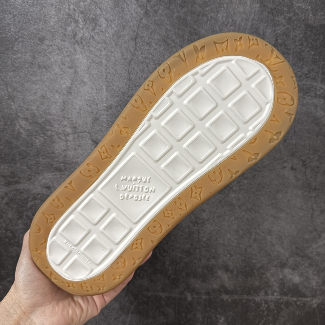 图片[9]-【HS顶级礼盒版】LV 路易威登LOUIS VUITTON Tilted Low Sneakers 倾斜系列低帮复古休闲运动文化百搭板鞋 2026早春款板鞋 饼干鞋 礼盒包装 私模开发大底 正确细节 原鞋原材料1：1打造 完美版型做工 欢迎对比市场任何品质的货品 广东原产 专业LV大厂出品 正确底 大底开发近半年 原楦型开发纸版 全鞋原材料打造 细节 针车 烫金 中底无可挑剔 包装说明书防尘布袋物件(附送官方快递加固牛皮纸外盒!!)# 尺码：39 40 41 42 43 44 45 46-选品中心