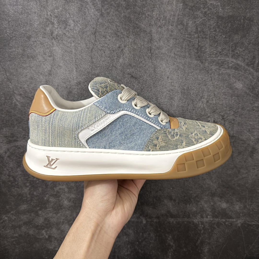【HS顶级礼盒版】LV 路易威登LOUIS VUITTON Tilted Low Sneakers 倾斜系列低帮复古休闲运动文化百搭板鞋 2026早春款板鞋 饼干鞋 礼盒包装 私模开发大底 正确细节 原鞋原材料1：1打造 完美版型做工 欢迎对比市场任何品质的货品 广东原产 专业LV大厂出品 正确底 大底开发近半年 原楦型开发纸版 全鞋原材料打造 细节 针车 烫金 中底无可挑剔 包装说明书防尘布袋物件(附送官方快递加固牛皮纸外盒!!)# 尺码：39 40 41 42 43 44 45 46-选品中心
