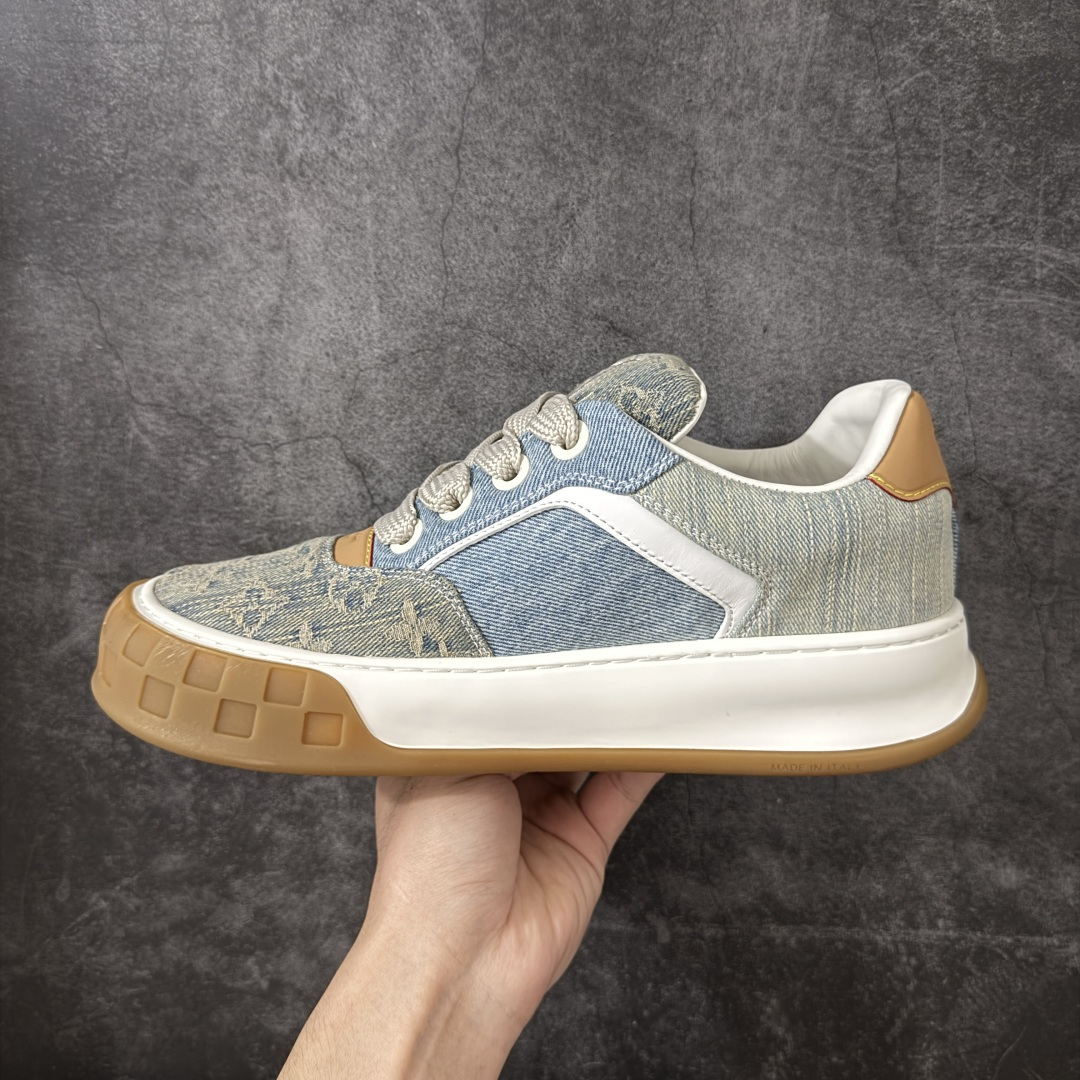 图片[2]-【HS顶级礼盒版】LV 路易威登LOUIS VUITTON Tilted Low Sneakers 倾斜系列低帮复古休闲运动文化百搭板鞋 2026早春款板鞋 饼干鞋 礼盒包装 私模开发大底 正确细节 原鞋原材料1：1打造 完美版型做工 欢迎对比市场任何品质的货品 广东原产 专业LV大厂出品 正确底 大底开发近半年 原楦型开发纸版 全鞋原材料打造 细节 针车 烫金 中底无可挑剔 包装说明书防尘布袋物件(附送官方快递加固牛皮纸外盒!!)# 尺码：39 40 41 42 43 44 45 46-选品中心