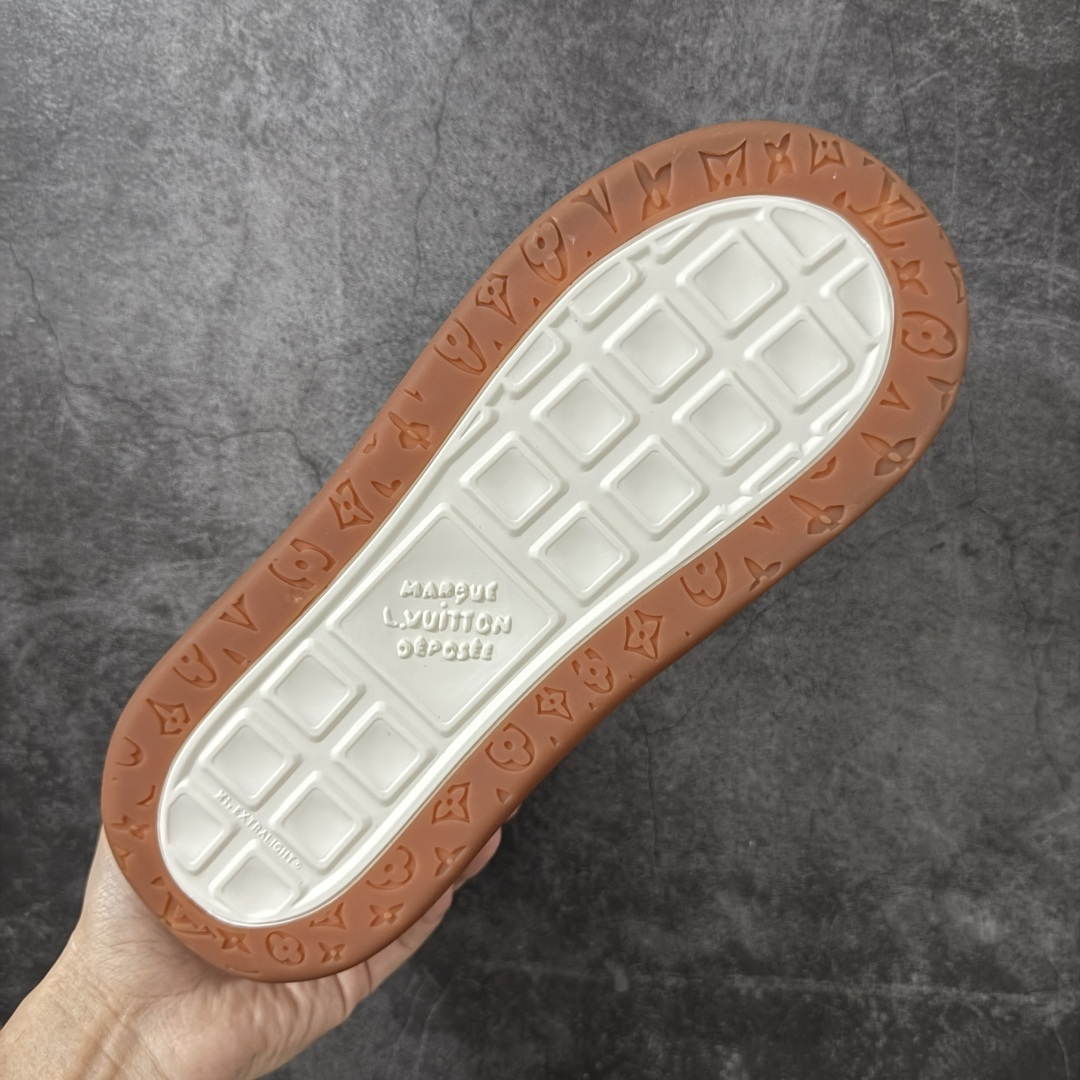 图片[9]-【HS顶级礼盒版】LV 路易威登LOUIS VUITTON Tilted Low Sneakers 倾斜系列低帮复古休闲运动文化百搭板鞋 2026早春款板鞋 饼干鞋 礼盒包装 私模开发大底 正确细节 原鞋原材料1：1打造 完美版型做工 欢迎对比市场任何品质的货品 广东原产 专业LV大厂出品 正确底 大底开发近半年 原楦型开发纸版 全鞋原材料打造 细节 针车 烫金 中底无可挑剔 包装说明书防尘布袋物件(附送官方快递加固牛皮纸外盒!!)# 尺码：39 40 41 42 43 44 45 46-选品中心