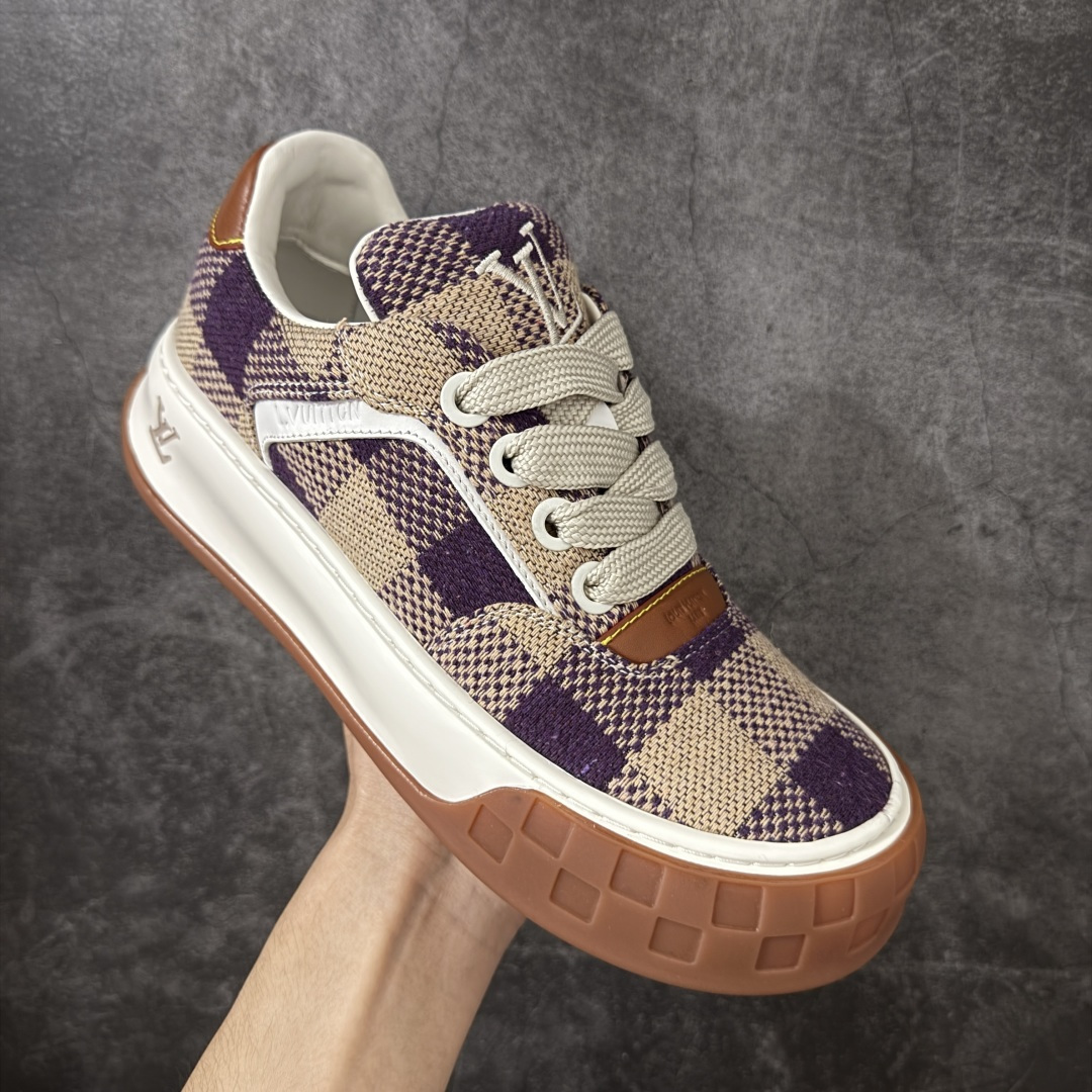 图片[3]-【HS顶级礼盒版】LV 路易威登LOUIS VUITTON Tilted Low Sneakers 倾斜系列低帮复古休闲运动文化百搭板鞋 2026早春款板鞋 饼干鞋 礼盒包装 私模开发大底 正确细节 原鞋原材料1：1打造 完美版型做工 欢迎对比市场任何品质的货品 广东原产 专业LV大厂出品 正确底 大底开发近半年 原楦型开发纸版 全鞋原材料打造 细节 针车 烫金 中底无可挑剔 包装说明书防尘布袋物件(附送官方快递加固牛皮纸外盒!!)# 尺码：39 40 41 42 43 44 45 46-选品中心