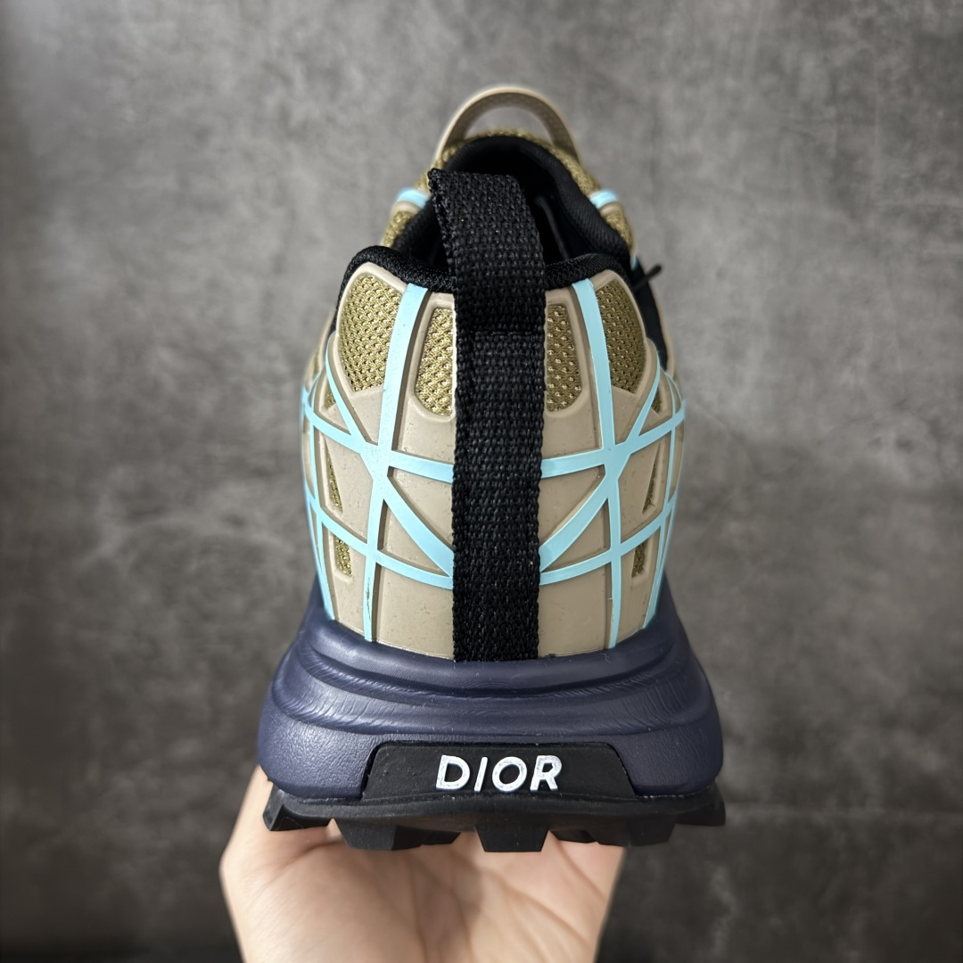 图片[4]-【莞产礼盒版】Dior 迪奥 B31 Runner 运动鞋 采用进口网眼织物精心制作，搭配曲纹藤格纹注塑橡胶提升格调，全新演绎经典图案，彰显未来主义的风格。 鞋舌和正面饰以 Dior标志， 孔眼突显徒步鞋的风格，CD Diamond 抽绳彰显科技魅力。纹理凹口厚底采用橡胶精心制作，提供理想的抓地力，加固鞋跟缔造舒适非凡的穿着体验。 可与运动服饰和休闲装扮搭配，打造精致造型 尺码：39-45-莆田鞋