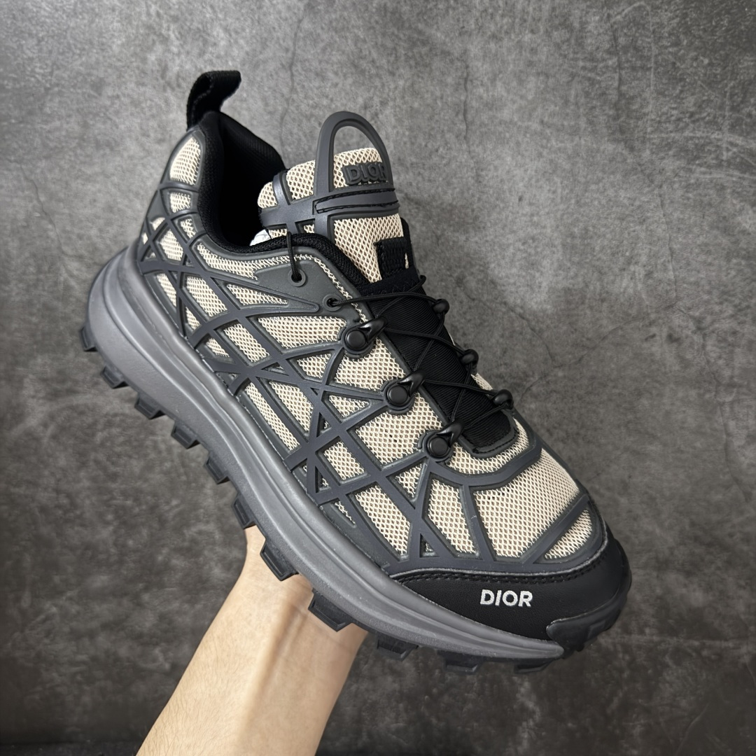 图片[3]-【莞产礼盒版】Dior 迪奥 B31 Runner 运动鞋 采用进口网眼织物精心制作，搭配曲纹藤格纹注塑橡胶提升格调，全新演绎经典图案，彰显未来主义的风格。 鞋舌和正面饰以 Dior标志， 孔眼突显徒步鞋的风格，CD Diamond 抽绳彰显科技魅力。纹理凹口厚底采用橡胶精心制作，提供理想的抓地力，加固鞋跟缔造舒适非凡的穿着体验。 可与运动服饰和休闲装扮搭配，打造精致造型 尺码：39-45-选品中心