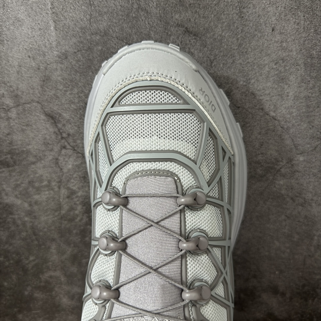图片[5]-【莞产礼盒版】Dior 迪奥 B31 Runner 运动鞋 采用进口网眼织物精心制作，搭配曲纹藤格纹注塑橡胶提升格调，全新演绎经典图案，彰显未来主义的风格。 鞋舌和正面饰以 Dior标志， 孔眼突显徒步鞋的风格，CD Diamond 抽绳彰显科技魅力。纹理凹口厚底采用橡胶精心制作，提供理想的抓地力，加固鞋跟缔造舒适非凡的穿着体验。 可与运动服饰和休闲装扮搭配，打造精致造型 尺码：39-45-莆田鞋