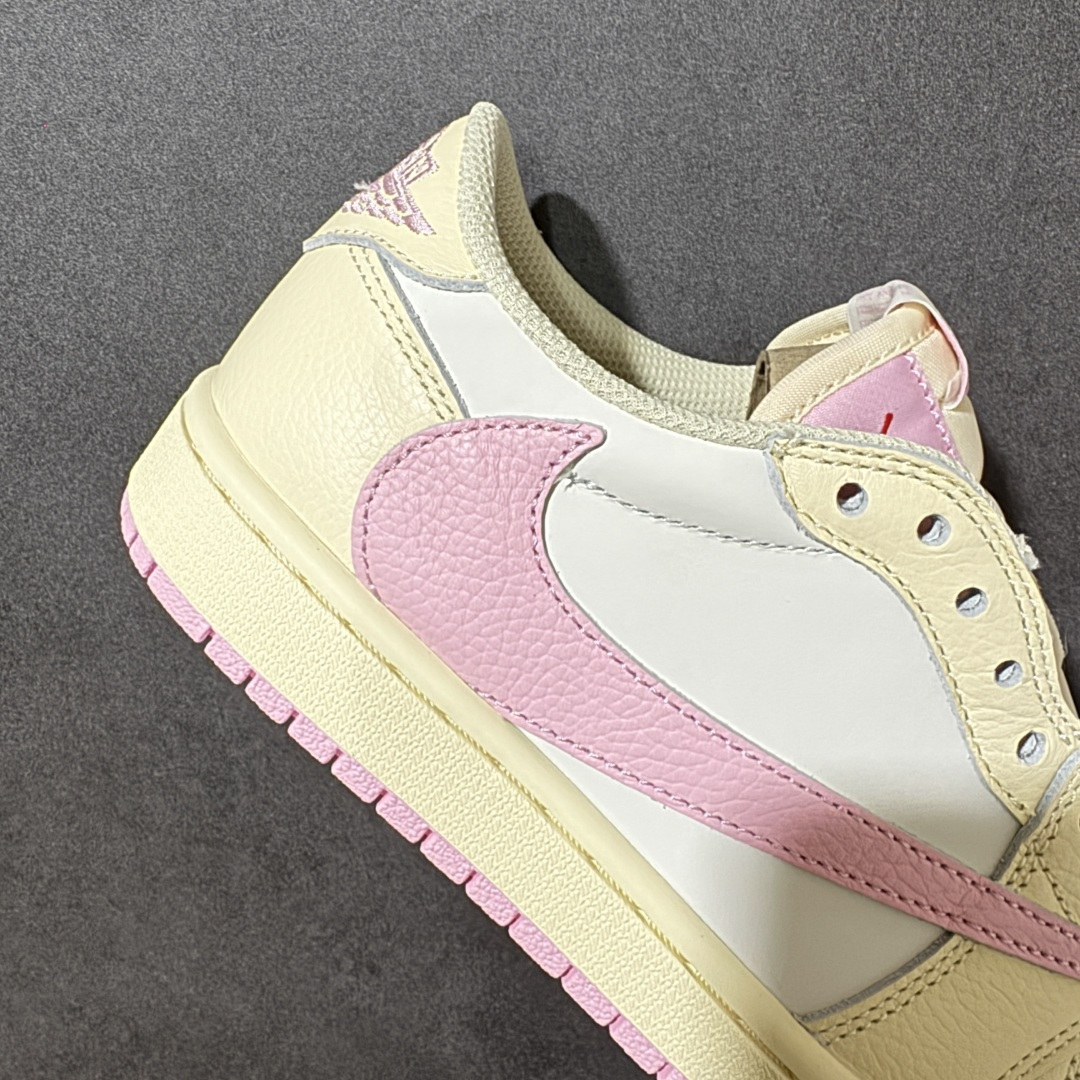 图片[7]-【纯原G版】Travis Scott x Air Jordan AJ1 Low OG SP TS联名 白粉 IQ7604-100 全系列配色 外贸特供批次 新配色不断更新开发 市场中端王者 全套原纸板楦头开发 确保原汁原味 完美呈现一代版型 一比一鞋头弧度高度鞋身弧度 此版本只针对中端市场 细节品控鞋型随意秒杀市面同价位 鞋型完美 不臃肿别扭 头层皮料加持 用料绝不含糊 进口玻璃冲刀皮料裁剪零毛边 电脑针车工艺 超高鞋面清洁度 最高QC检验标准 控制溢胶瑕疵 原盒原配 飞翼3D高频深度立体 工艺方面大到整体鞋型 漏斗收腰 底线拉帮 LOGO立体程度 小到针眼排布 载片对称 冲孔效果 鞋标规范 鞋垫背胶等等 无一不是口碑收割 每双都是一个回头客 尺码：35.5 36 36.5 37.5 38 38.5 39 40 40.5 41 42 42.5 43 44 44.5 45 46 47.5-选品中心