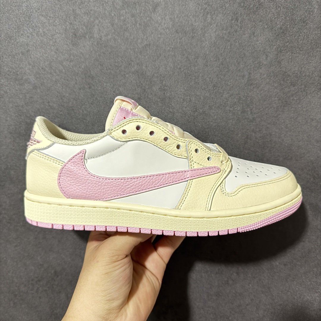【纯原G版】Travis Scott x Air Jordan AJ1 Low OG SP TS联名 白粉 IQ7604-100 全系列配色 外贸特供批次 新配色不断更新开发 市场中端王者 全套原纸板楦头开发 确保原汁原味 完美呈现一代版型 一比一鞋头弧度高度鞋身弧度 此版本只针对中端市场 细节品控鞋型随意秒杀市面同价位 鞋型完美 不臃肿别扭 头层皮料加持 用料绝不含糊 进口玻璃冲刀皮料裁剪零毛边 电脑针车工艺 超高鞋面清洁度 最高QC检验标准 控制溢胶瑕疵 原盒原配 飞翼3D高频深度立体 工艺方面大到整体鞋型 漏斗收腰 底线拉帮 LOGO立体程度 小到针眼排布 载片对称 冲孔效果 鞋标规范 鞋垫背胶等等 无一不是口碑收割 每双都是一个回头客 尺码：35.5 36 36.5 37.5 38 38.5 39 40 40.5 41 42 42.5 43 44 44.5 45 46 47.5-选品中心