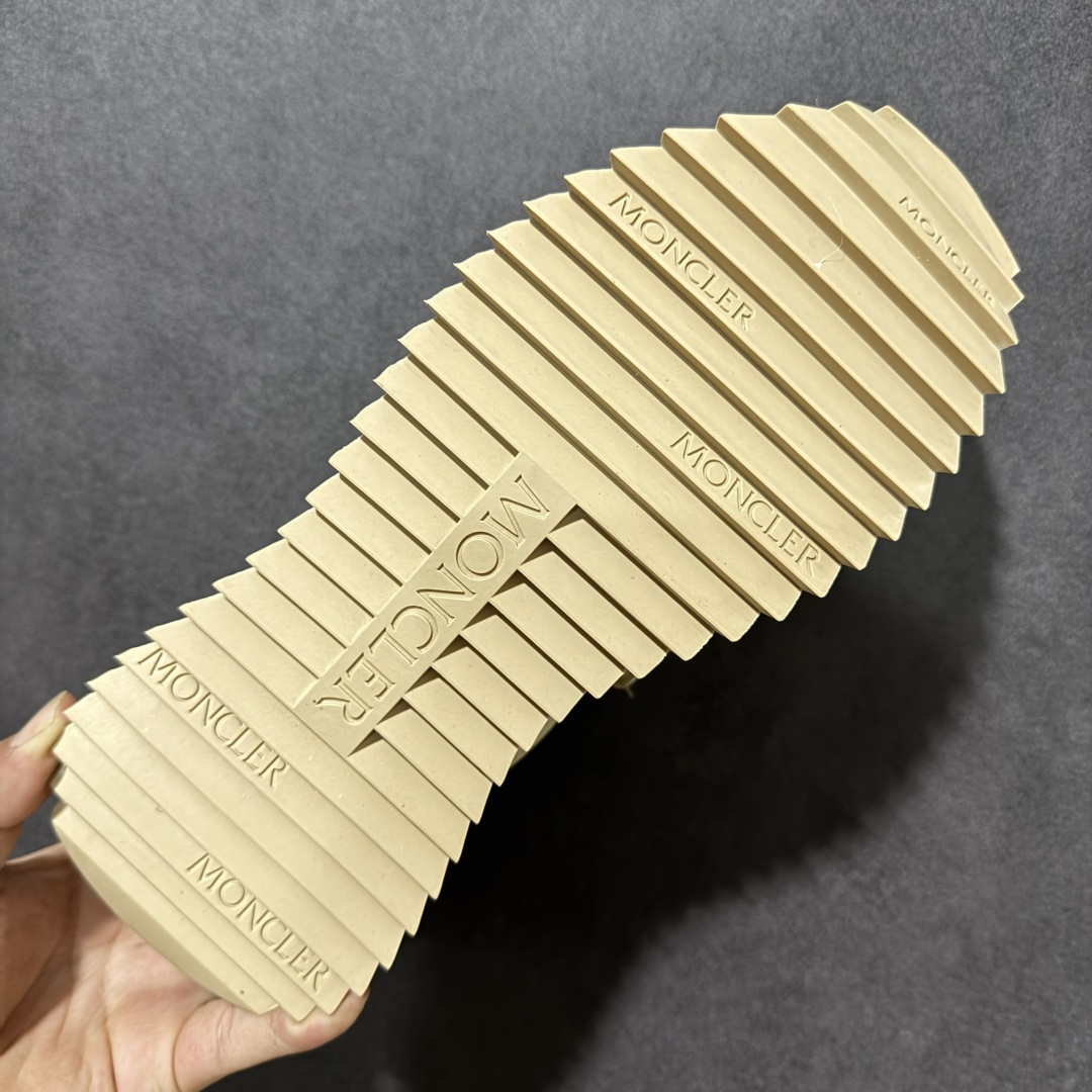 图片[9]-【公司级】盟可睐(蒙口)Moncler Pacey Low Sneaker 佩西系列低帮轻量户外登山运动鞋 #配置天地盖礼盒 #采用防撕裂牛津布组合翻毛皮饰片鞋面材质 #配置缓震OrthoLite(欧索莱)透气吸汗鞋垫 #双层EVA缓震材料中底 #外置锯齿防滑橡胶鞋底 尺码：36 37 38 39 40 41 42 43 44 45-选品中心