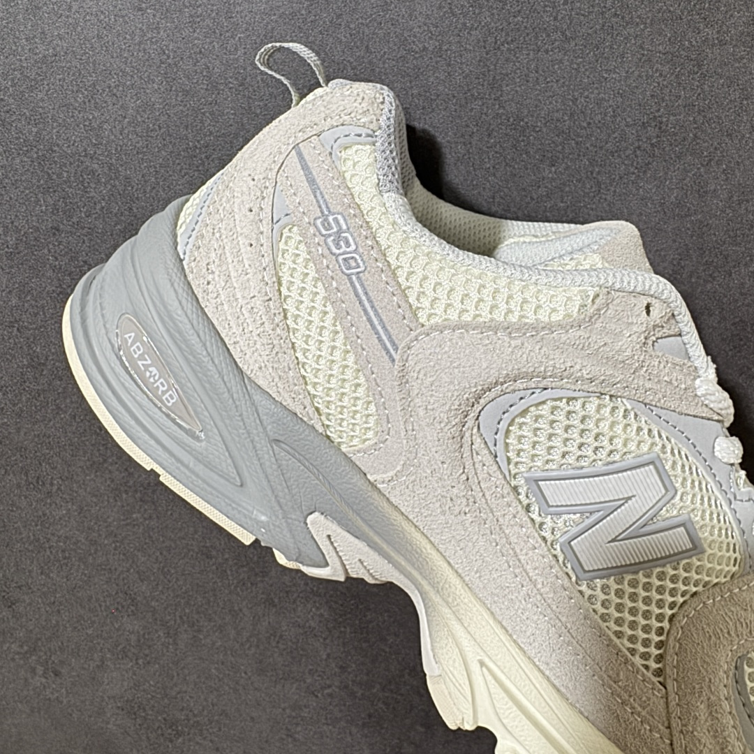 图片[7]-【公司级】New Balance NB530 新百伦复古透气跑步鞋 以皮革为主的人气轮廓 以极具复古风范的跑鞋外观呈现 设计上全鞋以简约清爽的纯白色作基底 鞋身覆盖大面积织物网眼材质 并于鞋头、鞋带孔眼片等细节处点缀对比鲜明的反光银镀层凸显 鞋舌、侧身等位置则辅以一贯的「N」字标志和品牌徽标彰显身份 最后通过搭载的 ABZORB 缓震中底完善整体造型 货号：MR530MR 尺码：36-45-选品中心