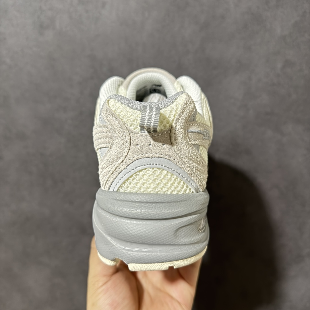 图片[4]-【公司级】New Balance NB530 新百伦复古透气跑步鞋 以皮革为主的人气轮廓 以极具复古风范的跑鞋外观呈现 设计上全鞋以简约清爽的纯白色作基底 鞋身覆盖大面积织物网眼材质 并于鞋头、鞋带孔眼片等细节处点缀对比鲜明的反光银镀层凸显 鞋舌、侧身等位置则辅以一贯的「N」字标志和品牌徽标彰显身份 最后通过搭载的 ABZORB 缓震中底完善整体造型 货号：MR530MR 尺码：36-45-选品中心