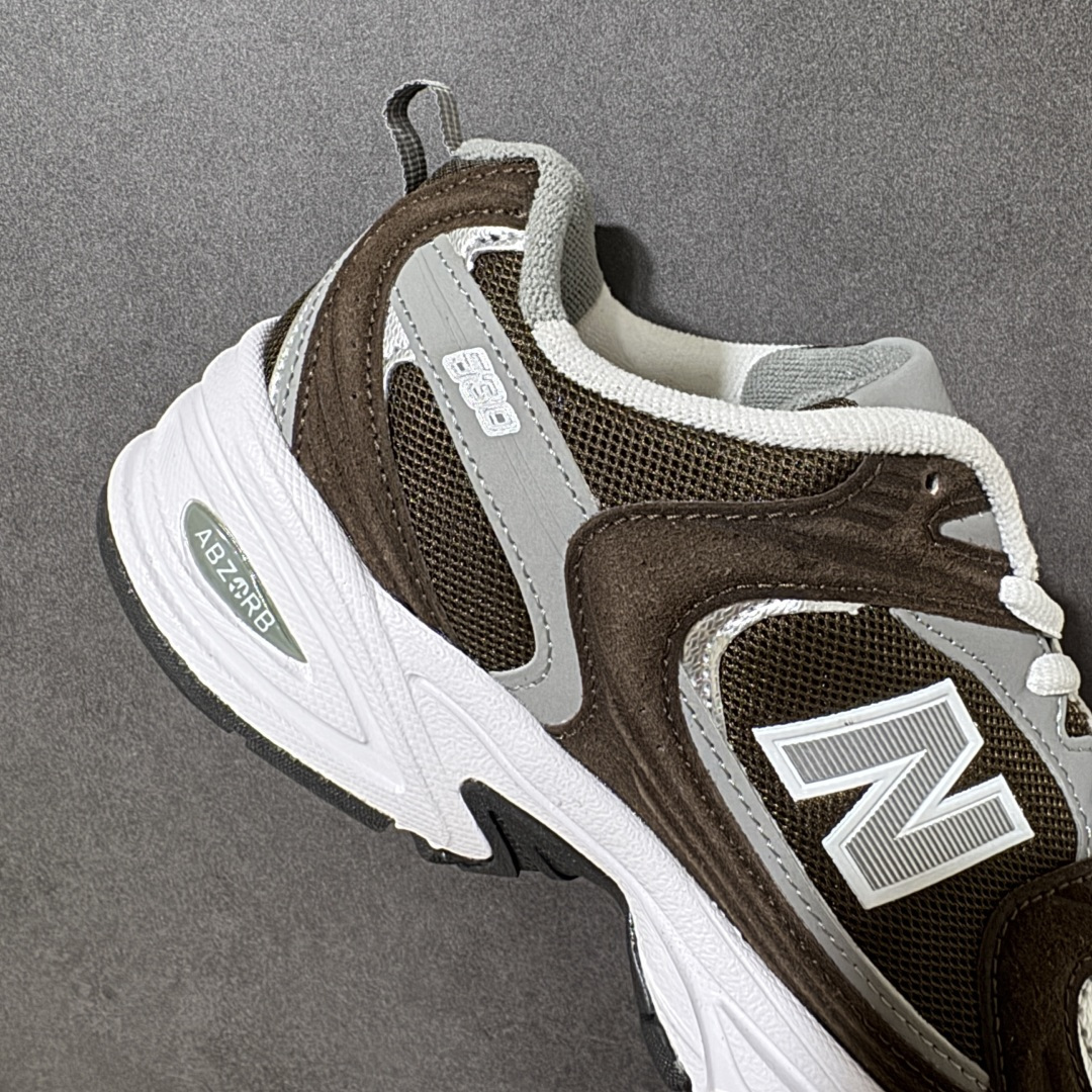 图片[7]-【公司级】New Balance NB530 新百伦复古透气跑步鞋 以皮革为主的人气轮廓 以极具复古风范的跑鞋外观呈现 设计上全鞋以简约清爽的纯白色作基底 鞋身覆盖大面积织物网眼材质 并于鞋头、鞋带孔眼片等细节处点缀对比鲜明的反光银镀层凸显 鞋舌、侧身等位置则辅以一贯的「N」字标志和品牌徽标彰显身份 最后通过搭载的 ABZORB 缓震中底完善整体造型 货号：MR530CL 尺码：36-45-选品中心