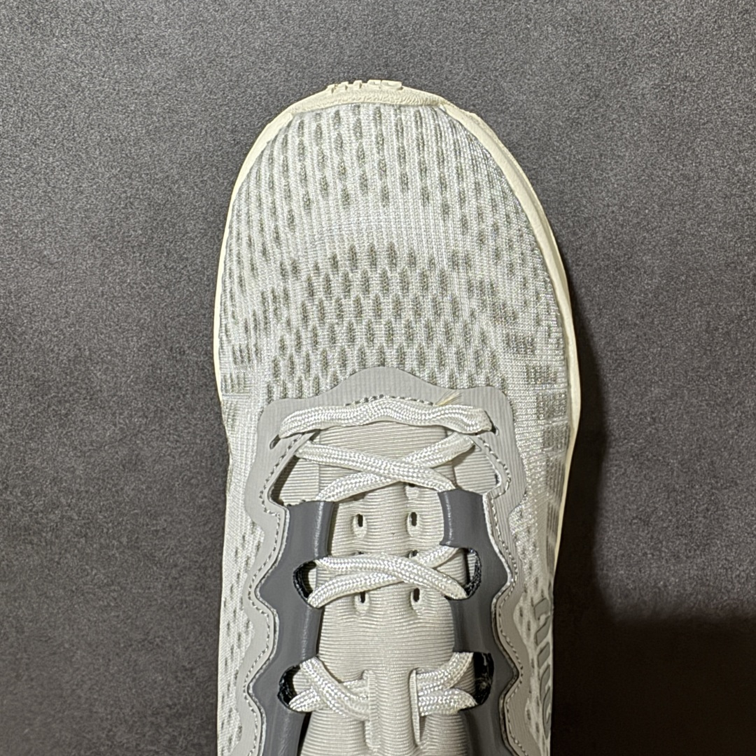 图片[5]-【公司级】MiuMiu缪缪 CALZATURE DONNA 2025秋季新款网面厚底运动休闲女鞋 非常舒适，年度必入款！走秀款，国内外博主刷爆的一款，小红书种草系列，复古又时髦上脚美炸了简约的运动板鞋设计，极具辨识度的鞋舌，打造佛系甜美的休闲风~~上脚气场十足随意搭配。 轻薄复古跑鞋造型 无论是学院风、芭蕾风还是运动风都能轻松驾驭 压花标志性鞋面 采用弹力科技面料舒适透气 聚酯纤维/聚氨酯/热塑性聚氨酯 原版橡胶大底 织物衬里 厚底增高5cm 货号： 5E912D1124HLB341300604 尺码：36～40-选品中心