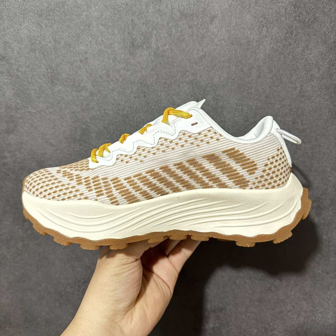 图片[2]-【公司级】MiuMiu缪缪 CALZATURE DONNA 2025秋季新款网面厚底运动休闲女鞋 非常舒适，年度必入款！走秀款，国内外博主刷爆的一款，小红书种草系列，复古又时髦上脚美炸了简约的运动板鞋设计，极具辨识度的鞋舌，打造佛系甜美的休闲风~~上脚气场十足随意搭配。 轻薄复古跑鞋造型 无论是学院风、芭蕾风还是运动风都能轻松驾驭 压花标志性鞋面 采用弹力科技面料舒适透气 聚酯纤维/聚氨酯/热塑性聚氨酯 原版橡胶大底 织物衬里 厚底增高5cm 货号： 5E912D1124HLB341300604 尺码：36～40-选品中心