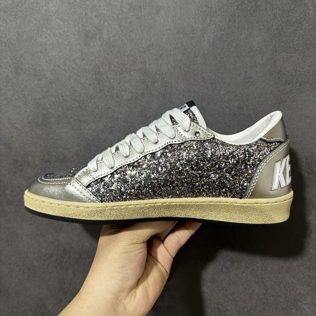 图片[2]-【H11纯原】GGDB Golden Goose Super Star 小脏鞋 复古休闲 手工做旧 头层牛皮 男女同款板鞋 #独家原盒 原底原料 开模打造 #原厂织唛鞋标 高精密准度 #全手工打磨做旧 匹配原版98%以上 #原厂增高鞋垫 完美精细做工 #外贸平台专供 顶级品质头层牛皮 #皮料切割干净 无任何毛边 清洁度细节完美 #全手工打磨做旧 还原巴黎时装周出镜质感 #全方位贴合包裹脚型 舒服不磨脚 #自带3厘米内增高 隐形拉长腿部线条 尺码：36 37 38 39 40 41 42 43 44 45 46-选品中心