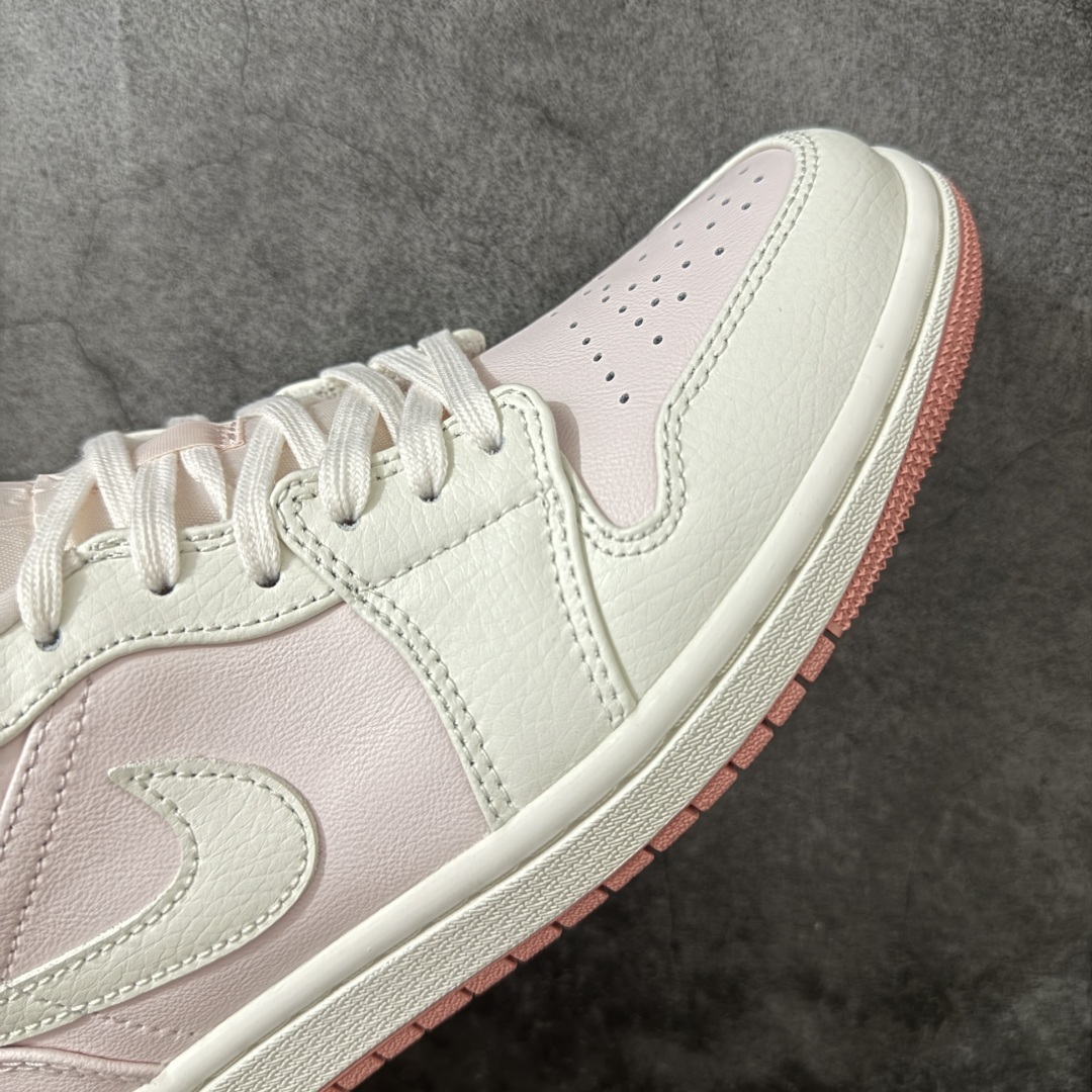 图片[6]-【DT纯原】Air Jordan Low AJ1 乔1白粉色 低帮文化休闲运动板鞋 IH0823-611  市面中低帮最具代表性版本没有之一 口碑大厂出品 品控大底版型不断改良更新 全套原纸板楦头开发 确保原汁原味 完美呈现版型 完美零毛边处理 原厂内置全掌气垫 价格定位良心 平台专用代工流水线出品 一眼公司既视感 拿到手的一瞬间就与众不同 碾压市面所有版本 全部原鞋开发 每一个配色都会采购原鞋确认细节 打破市面看图做货无好货之说 尺码：35.5-46-选品中心