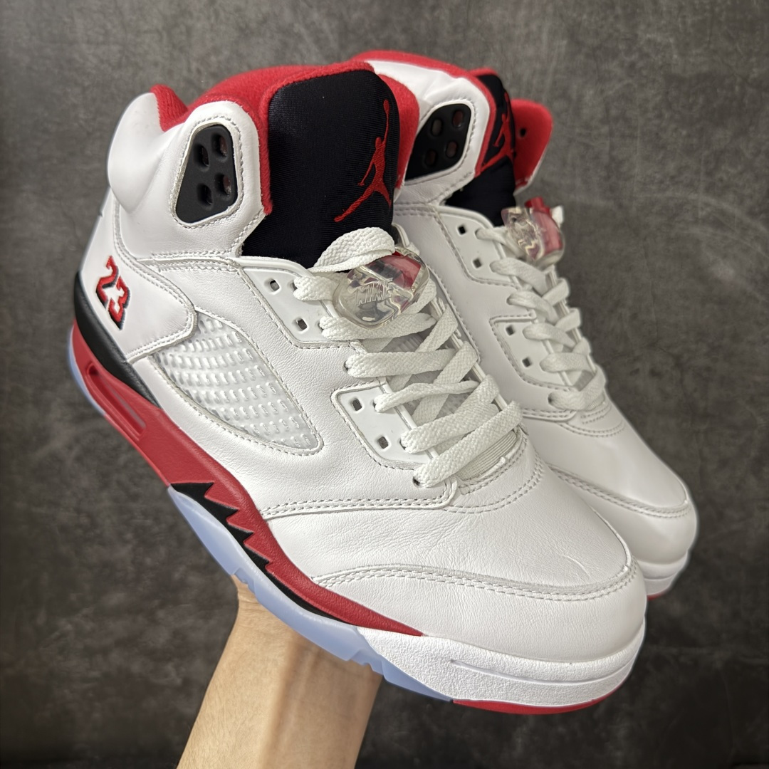 【KZ纯原】Air Jordan 5 Retro AJ5 乔5白红 火焰红 HQ7978-101 国内一线大厂出品 匠心打造 头层皮料原厂数据 全新纸板 模具打造 外贸 平台高端零售专供品质 品质毋庸置疑 一眼正品既视感 细节均已解码 尺码：36 36.5 37.5 38 38.5 39 40 40.5 41 42 42.5 43 44 44.5 45 46 47.5-选品中心