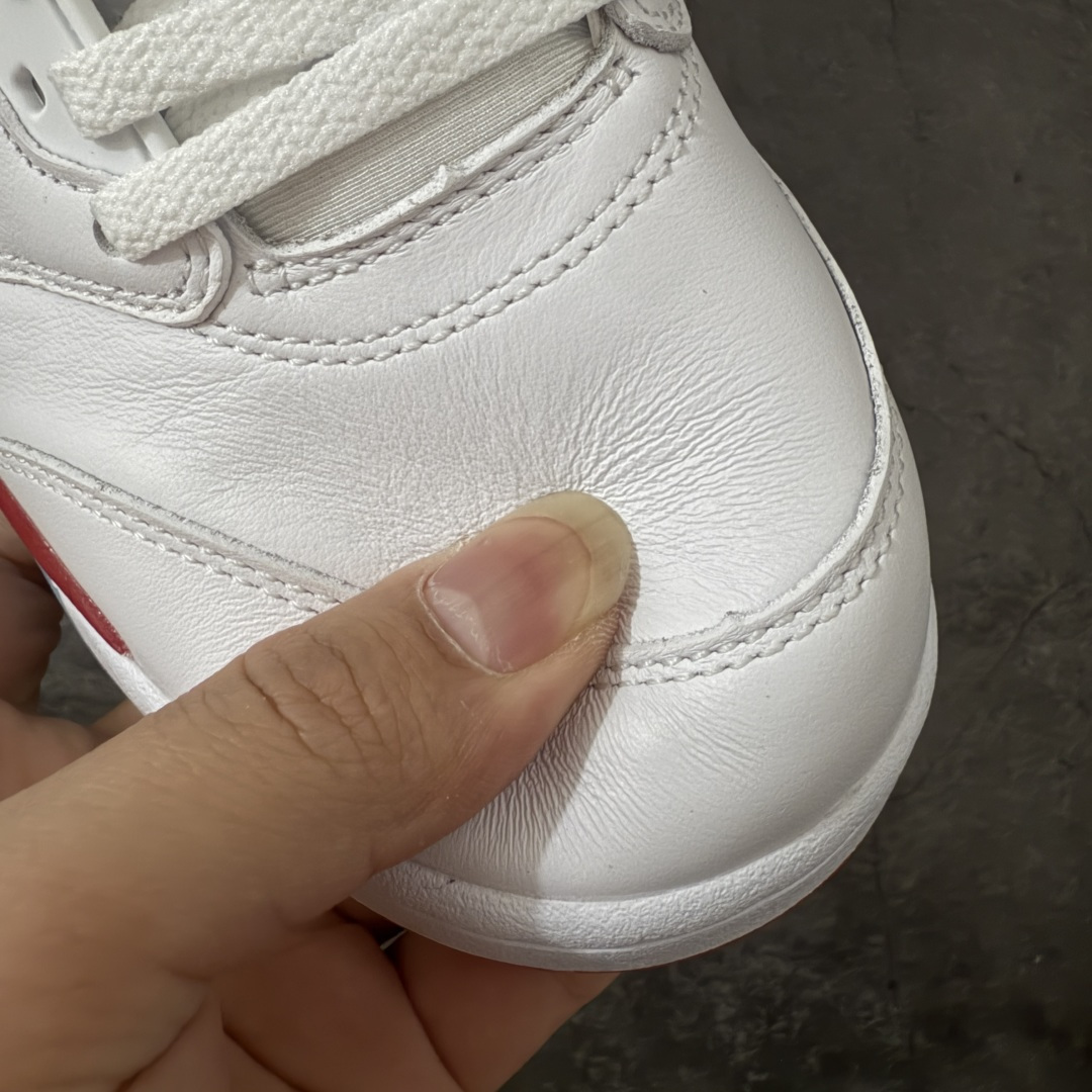 图片[5]-【KZ纯原】Air Jordan 5 Retro AJ5 乔5白红 火焰红 HQ7978-101 国内一线大厂出品 匠心打造 头层皮料原厂数据 全新纸板 模具打造 外贸 平台高端零售专供品质 品质毋庸置疑 一眼正品既视感 细节均已解码 尺码：36 36.5 37.5 38 38.5 39 40 40.5 41 42 42.5 43 44 44.5 45 46 47.5-选品中心