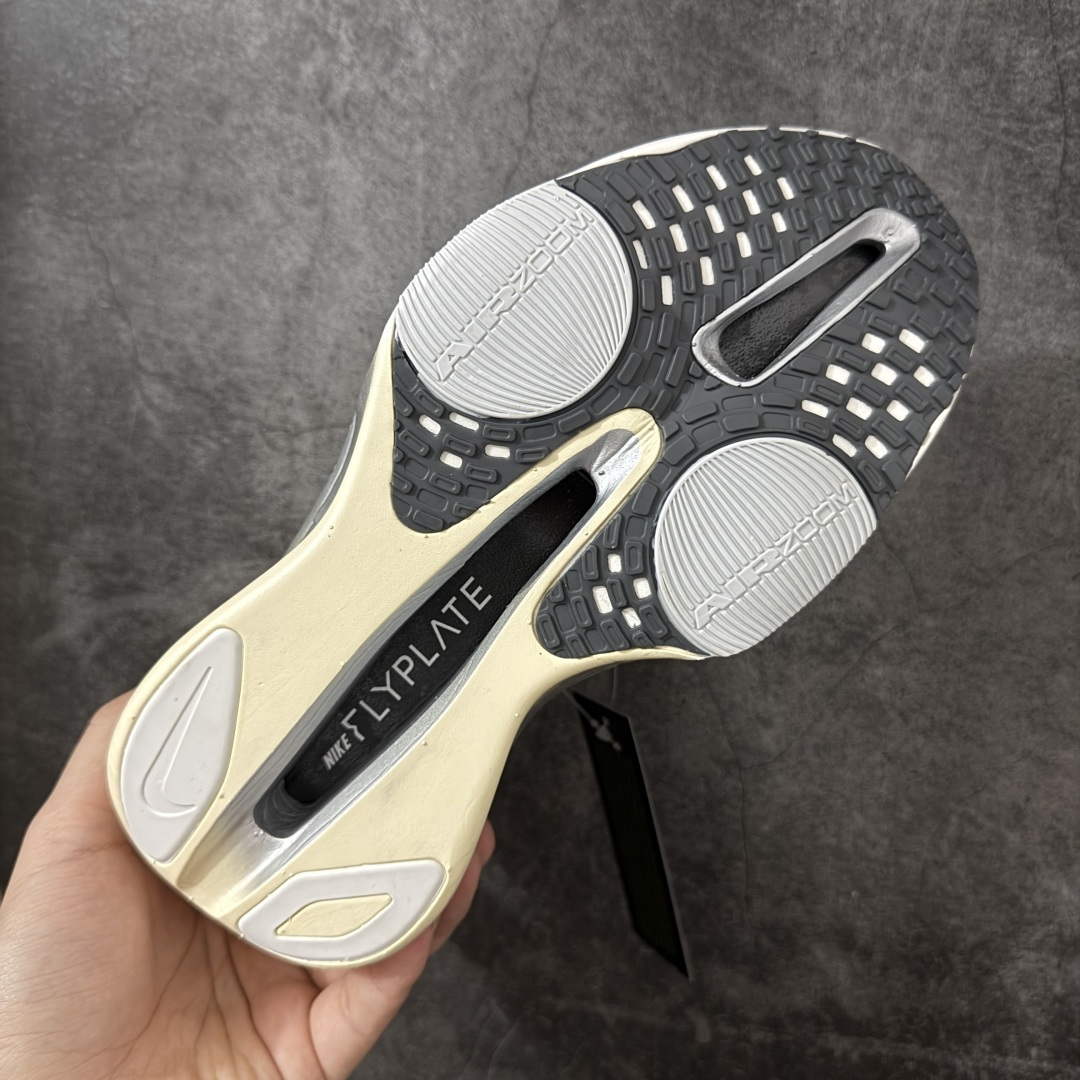 图片[9]-【碳科技纯原】Nk Zoom AlphaFly Next% 4 阿尔法飞行4代 2025年全新超级马拉松全掌碳板跑鞋 IQ0309-094  市场顶级版本 跑鞋第一梯队 专业跑鞋‼️ 原标原盒 全掌真碳版 真Zoom X气垫 配件齐 有配正确配套防尘布袋 真材实料 假一赔十‼️ 正确大底刷漆（鞋底部分黑色刷漆有裂纹） 鞋款搭载两个Airzoom缓震配置，全掌型碳纤维板，缔造出色推进感；中底ZoomX 泡绵从后跟延伸至鞋头，超强回弹性 💪🏻 空气动力学造型则依然保留。前掌采用镂空设计，让鞋底的碳板配置得以可视化 造型更具未来感。   尺码：36 36.5 37.5 38 38.5 39 40 40.5 41 42 42.5 43 44 44.5 45-选品中心