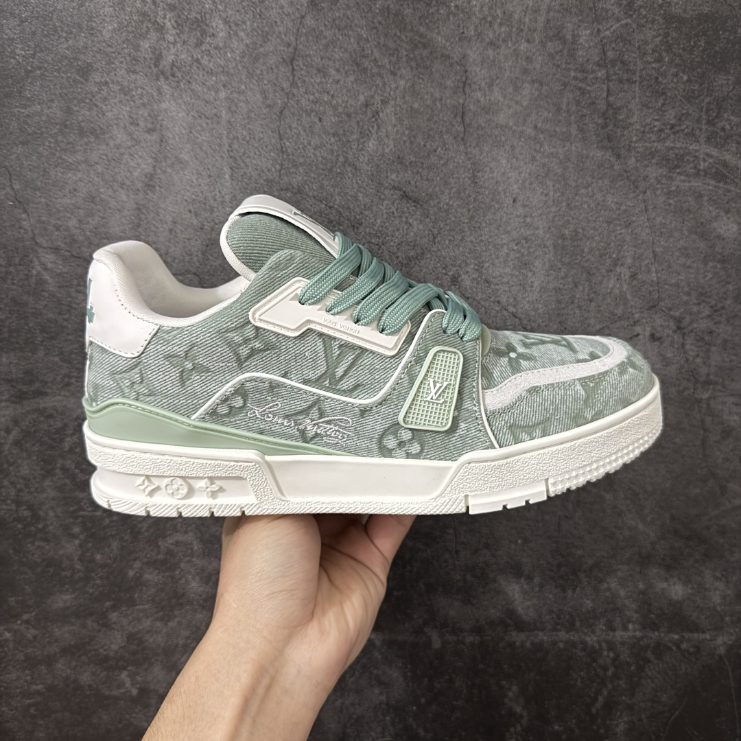 【广东纯原版】LV Louis Vuitton Trainer 低帮休闲板鞋 代购级别 ZP级全套包装 原版购入历时近两个月开发打造！ 经典多拼色超好看 原版完美楦型 调试了两个月 鞋面独家订制压纹粒面小牛皮 大底TPU、模具费2w+ 质感媲美原版 垫脚聚米微料加透气英伦网布 细节原版一致 ❗️请注意区分市面通货材料 版型 包装配件 尺码：35-46-选品中心