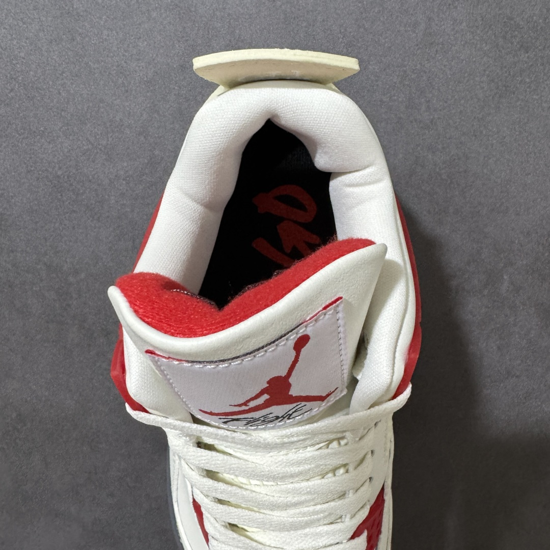 图片[6]-【公司级】Nigel Sylvester x Air Jordan 4 \”Sail Cinnabar\” 小轮车 白红砖 AJ4 乔丹4代 aj4 乔4 白黑红砖 乔丹篮球鞋系列 在设计上，设计层面，鞋款致敬1989年经典Air Jordan 4 \”Fire Red\”，并融入西尔维斯特的个人风格。鞋面采用质感出众的米白色皮革打造，鞋头缀有迷你刺绣Swoosh Logo，这也是他Bike Air联名系列的标志性细节。干净的帆白色鞋面搭配炭灰色与米色细节，在网眼与中底上营造出细腻的复古质感。标志性的砖红色在侧翼、鞋带孔、外底与品牌标识上成为视觉焦点，后跟位置原本的\”Nike Air\”标志则被改为了\”Bike Air\”致敬Nigel Sylvesterc对BMX的热爱，联名身份直接拉满；中底使用黑色妆点，呼应鞋身设计，最后以搭载有开窗式Air Maxr气垫的中底及红黑外底上的白色Nike Swoosh Logo进行收尾。 货号：IQ8055-100 尺码：36 36.5 37.5 38 38.5 39 40 40.5 41 42 42.5 43 44 44.5 45 46 47.5 48-选品中心