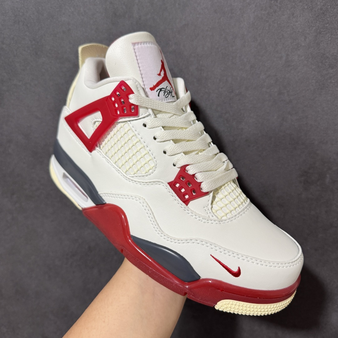 图片[3]-【公司级】Nigel Sylvester x Air Jordan 4 \”Sail Cinnabar\” 小轮车 白红砖 AJ4 乔丹4代 aj4 乔4 白黑红砖 乔丹篮球鞋系列 在设计上，设计层面，鞋款致敬1989年经典Air Jordan 4 \”Fire Red\”，并融入西尔维斯特的个人风格。鞋面采用质感出众的米白色皮革打造，鞋头缀有迷你刺绣Swoosh Logo，这也是他Bike Air联名系列的标志性细节。干净的帆白色鞋面搭配炭灰色与米色细节，在网眼与中底上营造出细腻的复古质感。标志性的砖红色在侧翼、鞋带孔、外底与品牌标识上成为视觉焦点，后跟位置原本的\”Nike Air\”标志则被改为了\”Bike Air\”致敬Nigel Sylvesterc对BMX的热爱，联名身份直接拉满；中底使用黑色妆点，呼应鞋身设计，最后以搭载有开窗式Air Maxr气垫的中底及红黑外底上的白色Nike Swoosh Logo进行收尾。 货号：IQ8055-100 尺码：36 36.5 37.5 38 38.5 39 40 40.5 41 42 42.5 43 44 44.5 45 46 47.5 48-选品中心