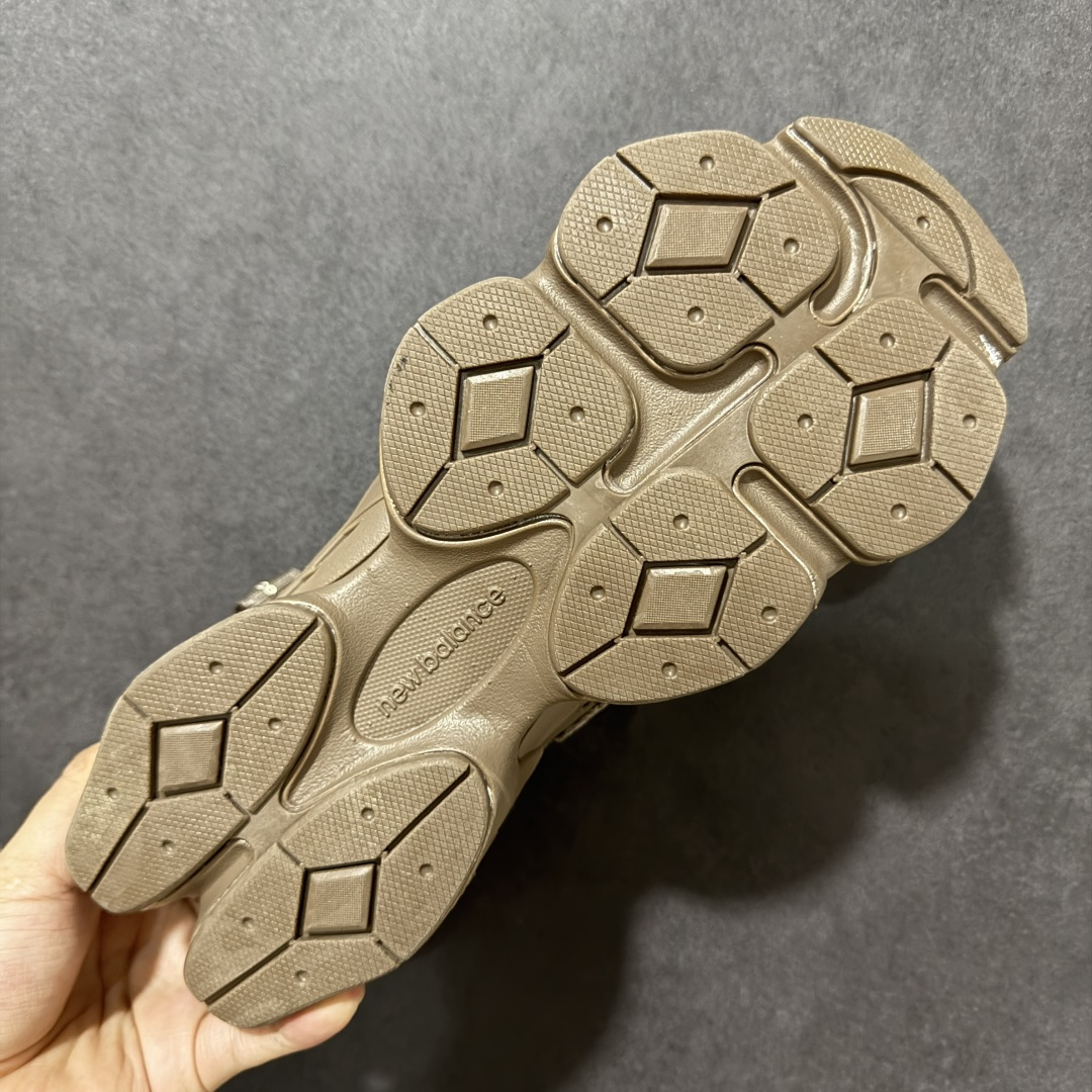 图片[9]-【公司级】New Balance 9060系列 新百伦 复古休闲运动慢跑鞋 鞋面大身由空间双格及磨砂鞋面拼接而生 采用大面积网眼以及麂皮材质覆盖鞋身 还原经典气质 搭载ABZORB避震科技 由泡沫聚酯制成 上脚可以有效减少由鞋底反弹对身体及双腿的冲击力 货号：U90606CJ 尺码：36 37 37.5 38 38.5 39.5 40 40.5 41.5 42 42.5 43 44 45-选品中心