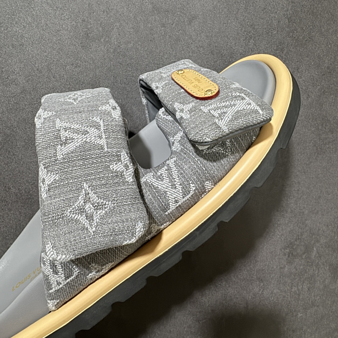 图片[8]-【广东版】Louis Vuitton/路易威登 男女鞋广东原产，升级配置包装物及天地盖硬质礼盒!!，采用环保填充羽绒Monogram尼龙包裹鞋床及宽幅鞋带,内衬小羊真皮，升级韧性舒适内底,外置轻质EVA发泡锯齿橡胶外底❗️与日本艺术家村上隆的跨界合作系列，法国奢侈品牌LV路易威登Louis Vuitton Pool Pillow Comfort Mules\”Monogram\”日落系列泳池风魔术贴可调节女士舒适露趾休闲凉拖鞋“ 尺码：35 36 37 38 39 40 41 42 43 44 45-选品中心