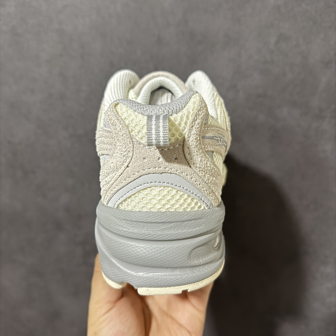 图片[4]-【公司级】New Balance NB530 新百伦复古透气跑步鞋 以皮革为主的人气轮廓 以极具复古风范的跑鞋外观呈现 设计上全鞋以简约清爽的纯白色作基底 鞋身覆盖大面积织物网眼材质 并于鞋头、鞋带孔眼片等细节处点缀对比鲜明的反光银镀层凸显 鞋舌、侧身等位置则辅以一贯的「N」字标志和品牌徽标彰显身份 最后通过搭载的 ABZORB 缓震中底完善整体造型 货号：MR530MR 尺码：36-45-选品中心