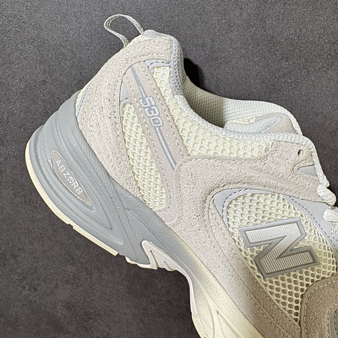 图片[7]-【公司级】New Balance NB530 新百伦复古透气跑步鞋 以皮革为主的人气轮廓 以极具复古风范的跑鞋外观呈现 设计上全鞋以简约清爽的纯白色作基底 鞋身覆盖大面积织物网眼材质 并于鞋头、鞋带孔眼片等细节处点缀对比鲜明的反光银镀层凸显 鞋舌、侧身等位置则辅以一贯的「N」字标志和品牌徽标彰显身份 最后通过搭载的 ABZORB 缓震中底完善整体造型 货号：MR530MR 尺码：36-45-选品中心