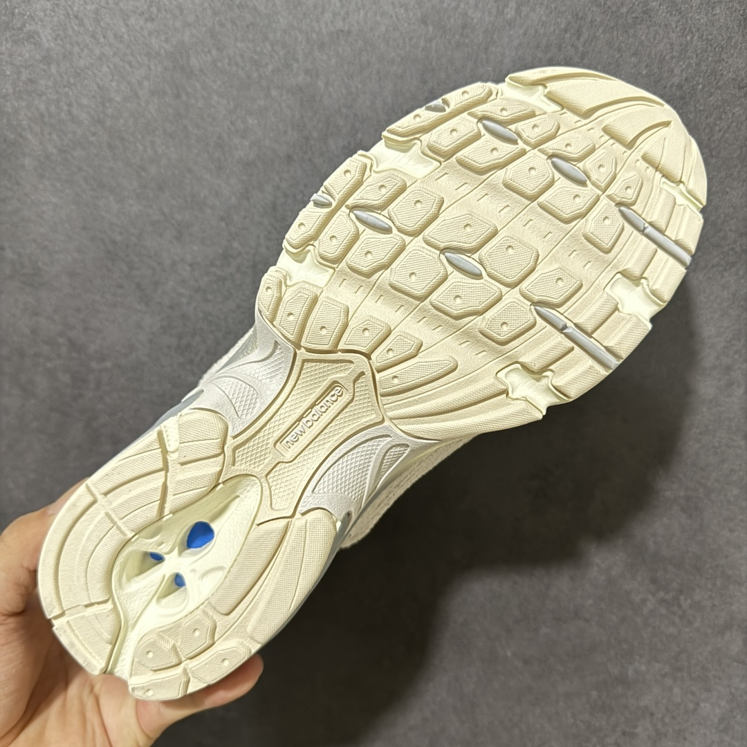 图片[9]-【公司级】New Balance NB530 新百伦复古透气跑步鞋 以皮革为主的人气轮廓 以极具复古风范的跑鞋外观呈现 设计上全鞋以简约清爽的纯白色作基底 鞋身覆盖大面积织物网眼材质 并于鞋头、鞋带孔眼片等细节处点缀对比鲜明的反光银镀层凸显 鞋舌、侧身等位置则辅以一贯的「N」字标志和品牌徽标彰显身份 最后通过搭载的 ABZORB 缓震中底完善整体造型 货号：MR530MR 尺码：36-45-选品中心