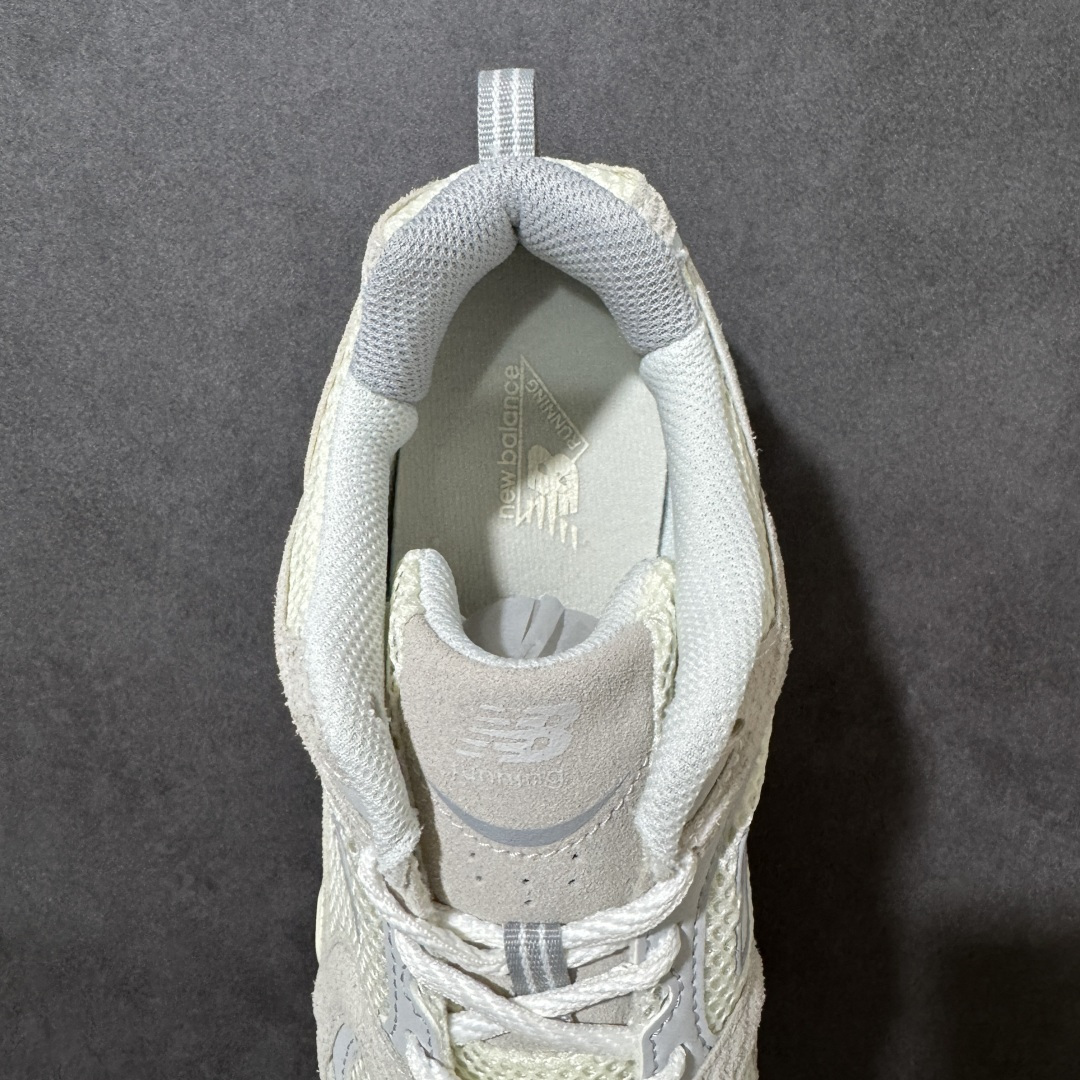 图片[6]-【公司级】New Balance NB530 新百伦复古透气跑步鞋 以皮革为主的人气轮廓 以极具复古风范的跑鞋外观呈现 设计上全鞋以简约清爽的纯白色作基底 鞋身覆盖大面积织物网眼材质 并于鞋头、鞋带孔眼片等细节处点缀对比鲜明的反光银镀层凸显 鞋舌、侧身等位置则辅以一贯的「N」字标志和品牌徽标彰显身份 最后通过搭载的 ABZORB 缓震中底完善整体造型 货号：MR530MR 尺码：36-45-选品中心