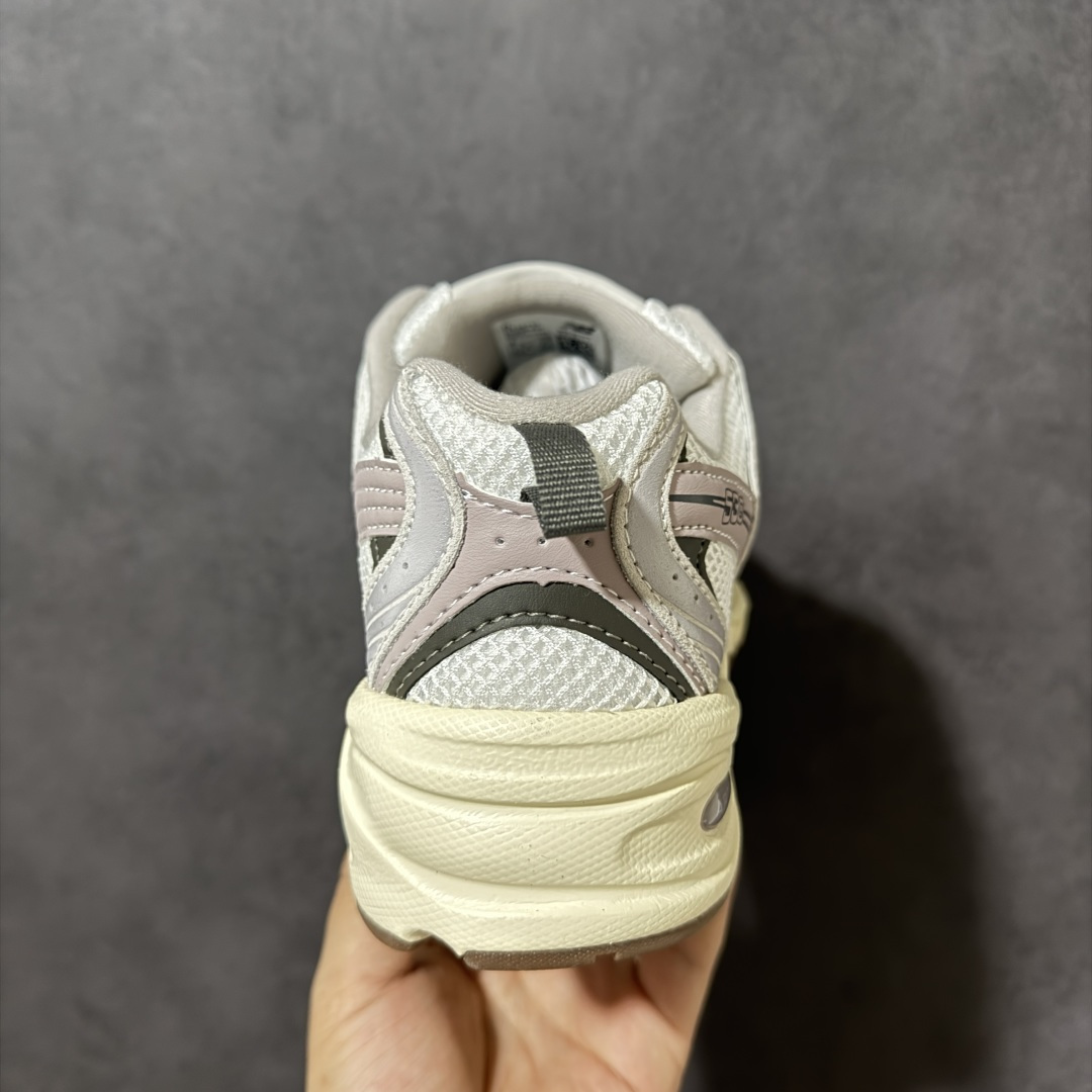 图片[4]-【公司级】New Balance NB530 新百伦复古透气跑步鞋 以皮革为主的人气轮廓 以极具复古风范的跑鞋外观呈现 设计上全鞋以简约清爽的纯白色作基底 鞋身覆盖大面积织物网眼材质 并于鞋头、鞋带孔眼片等细节处点缀对比鲜明的反光银镀层凸显 鞋舌、侧身等位置则辅以一贯的「N」字标志和品牌徽标彰显身份 最后通过搭载的 ABZORB 缓震中底完善整体造型 货号：U5307VI 尺码：36-45-选品中心