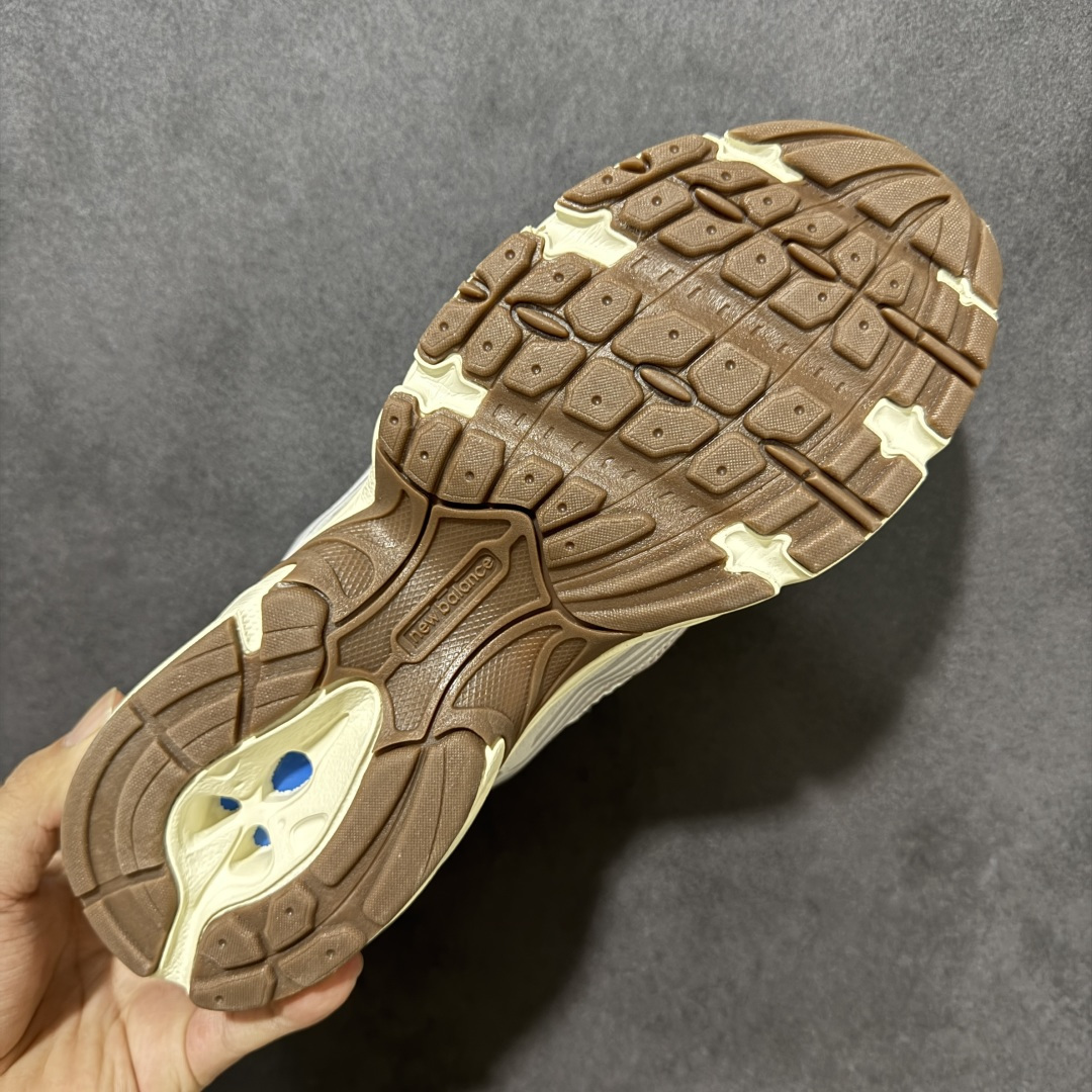 图片[9]-【公司级】New Balance NB530 新百伦复古透气跑步鞋 以皮革为主的人气轮廓 以极具复古风范的跑鞋外观呈现 设计上全鞋以简约清爽的纯白色作基底 鞋身覆盖大面积织物网眼材质 并于鞋头、鞋带孔眼片等细节处点缀对比鲜明的反光银镀层凸显 鞋舌、侧身等位置则辅以一贯的「N」字标志和品牌徽标彰显身份 最后通过搭载的 ABZORB 缓震中底完善整体造型 货号：U5307VI 尺码：36-45-选品中心