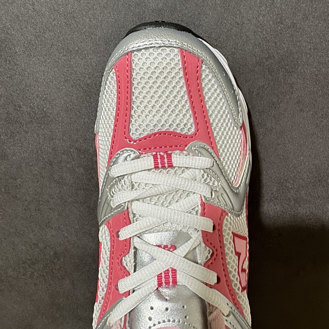 图片[5]-【公司级】New Balance NB530 新百伦复古透气跑步鞋 以皮革为主的人气轮廓 以极具复古风范的跑鞋外观呈现 设计上全鞋以简约清爽的纯白色作基底 鞋身覆盖大面积织物网眼材质 并于鞋头、鞋带孔眼片等细节处点缀对比鲜明的反光银镀层凸显 鞋舌、侧身等位置则辅以一贯的「N」字标志和品牌徽标彰显身份 最后通过搭载的 ABZORB 缓震中底完善整体造型 货号：U53022Q 尺码：36-41-选品中心
