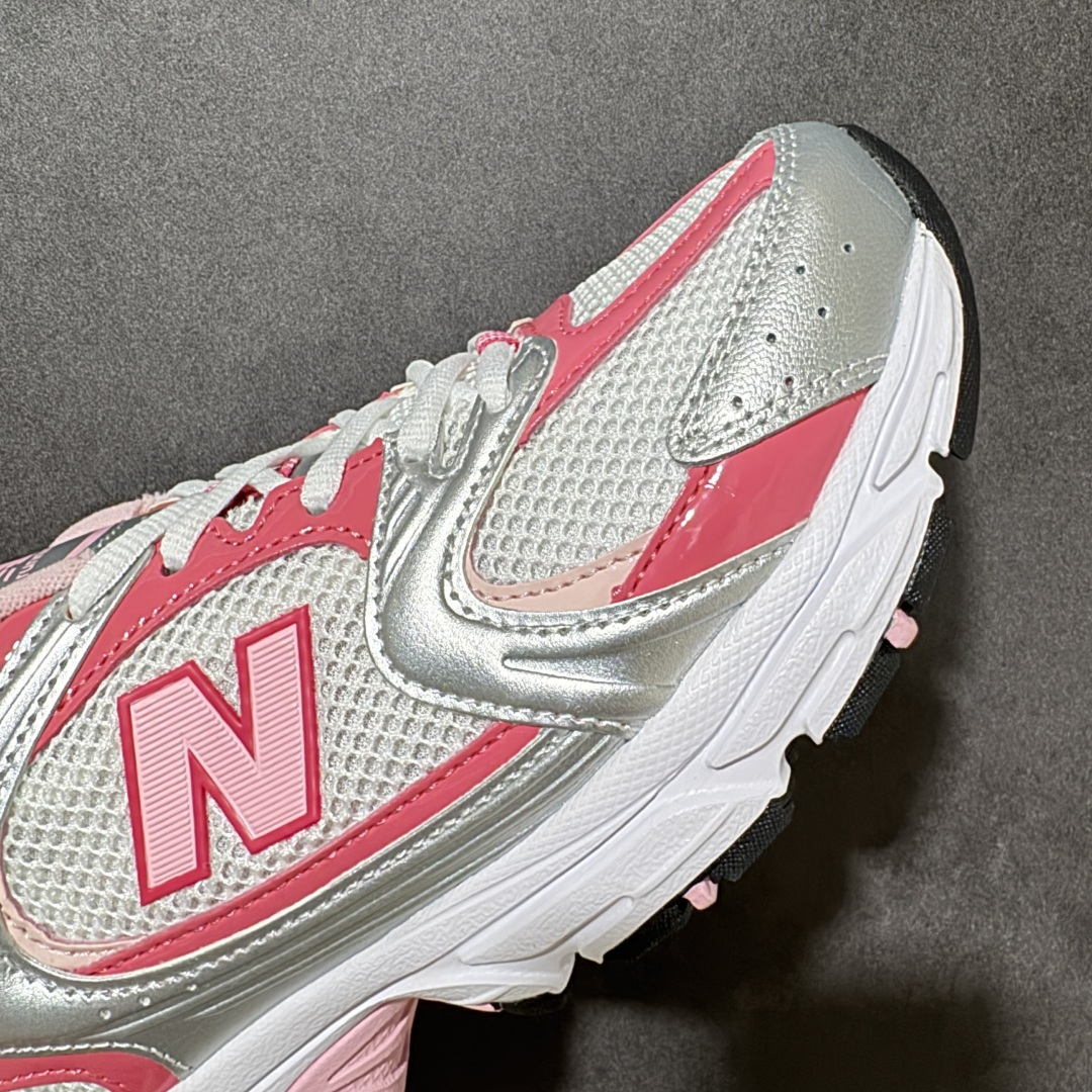 图片[8]-【公司级】New Balance NB530 新百伦复古透气跑步鞋 以皮革为主的人气轮廓 以极具复古风范的跑鞋外观呈现 设计上全鞋以简约清爽的纯白色作基底 鞋身覆盖大面积织物网眼材质 并于鞋头、鞋带孔眼片等细节处点缀对比鲜明的反光银镀层凸显 鞋舌、侧身等位置则辅以一贯的「N」字标志和品牌徽标彰显身份 最后通过搭载的 ABZORB 缓震中底完善整体造型 货号：U53022Q 尺码：36-41-选品中心