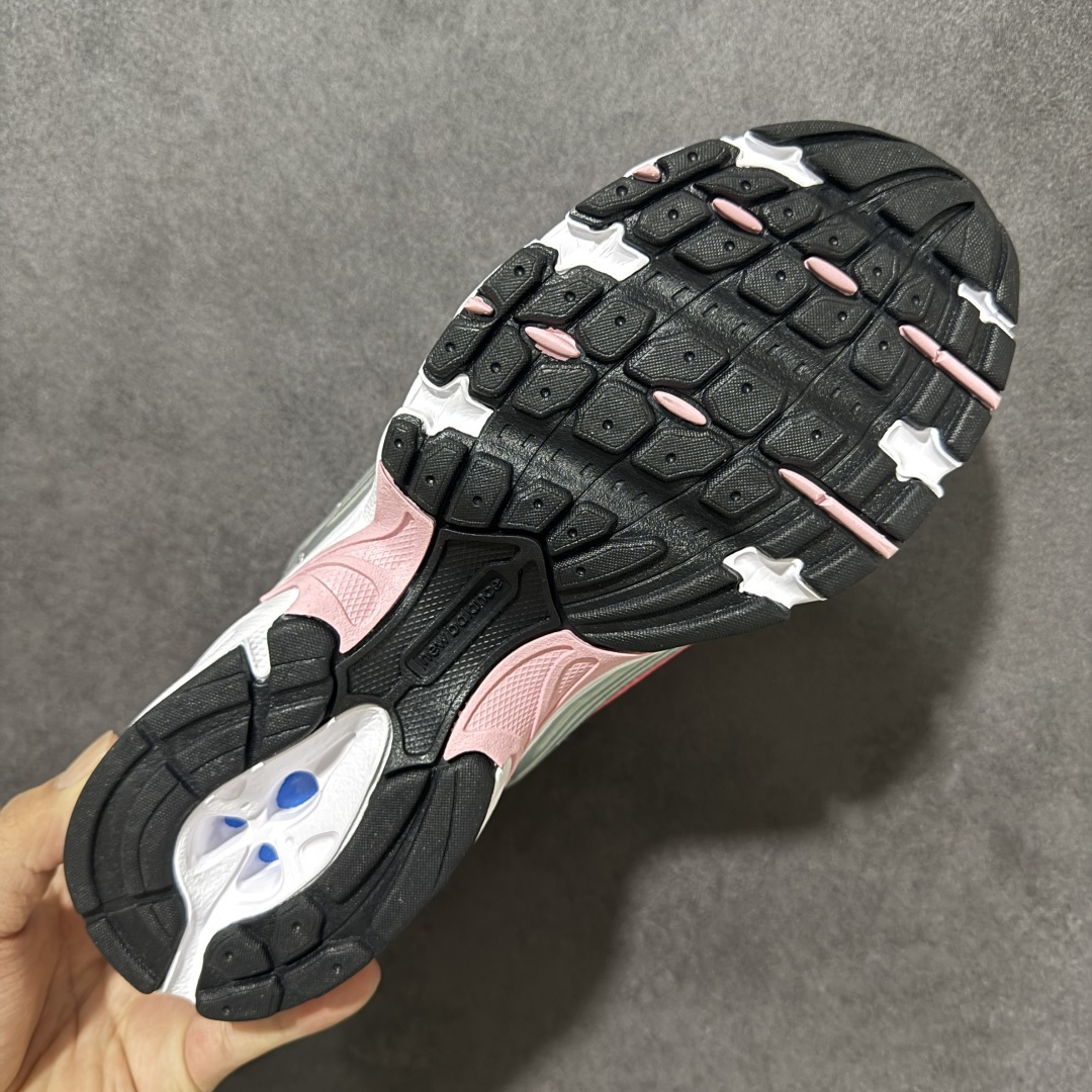 图片[9]-【公司级】New Balance NB530 新百伦复古透气跑步鞋 以皮革为主的人气轮廓 以极具复古风范的跑鞋外观呈现 设计上全鞋以简约清爽的纯白色作基底 鞋身覆盖大面积织物网眼材质 并于鞋头、鞋带孔眼片等细节处点缀对比鲜明的反光银镀层凸显 鞋舌、侧身等位置则辅以一贯的「N」字标志和品牌徽标彰显身份 最后通过搭载的 ABZORB 缓震中底完善整体造型 货号：U53022Q 尺码：36-41-选品中心