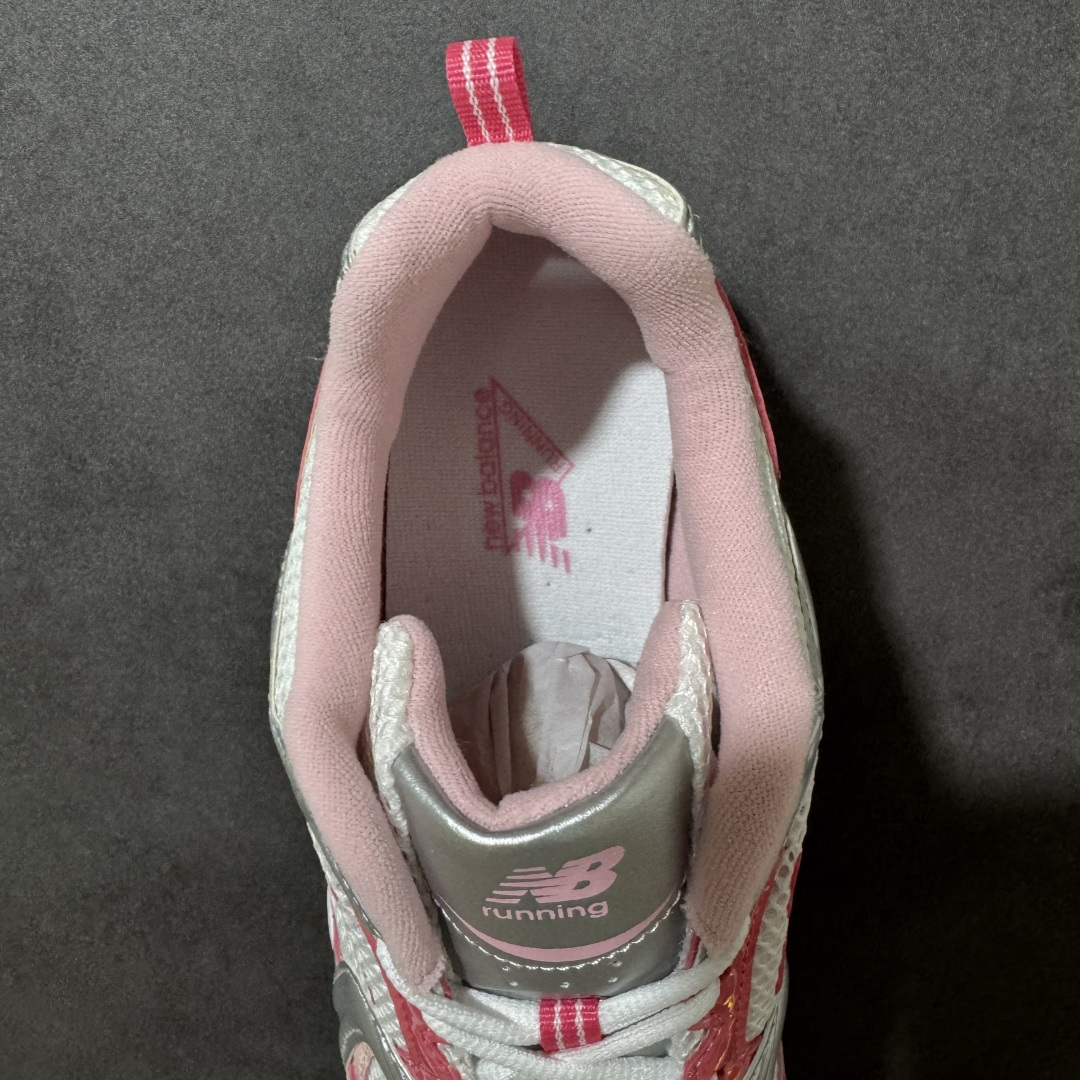 图片[6]-【公司级】New Balance NB530 新百伦复古透气跑步鞋 以皮革为主的人气轮廓 以极具复古风范的跑鞋外观呈现 设计上全鞋以简约清爽的纯白色作基底 鞋身覆盖大面积织物网眼材质 并于鞋头、鞋带孔眼片等细节处点缀对比鲜明的反光银镀层凸显 鞋舌、侧身等位置则辅以一贯的「N」字标志和品牌徽标彰显身份 最后通过搭载的 ABZORB 缓震中底完善整体造型 货号：U53022Q 尺码：36-41-选品中心