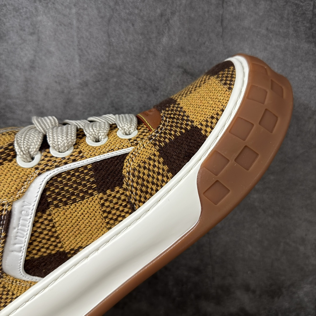 图片[6]-【HS顶级礼盒版】LV 路易威登LOUIS VUITTON Tilted Low Sneakers 倾斜系列低帮复古休闲运动文化百搭板鞋 2026早春款板鞋 饼干鞋 礼盒包装 私模开发大底 正确细节 原鞋原材料1：1打造 完美版型做工 欢迎对比市场任何品质的货品 广东原产 专业LV大厂出品 正确底 大底开发近半年 原楦型开发纸版 全鞋原材料打造 细节 针车 烫金 中底无可挑剔 包装说明书防尘布袋物件(附送官方快递加固牛皮纸外盒!!)# 尺码：39 40 41 42 43 44 45 46-选品中心
