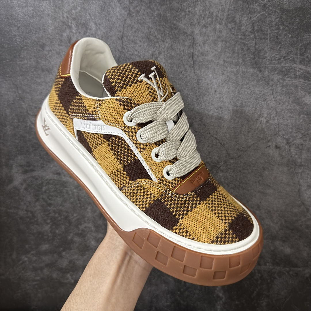 图片[3]-【HS顶级礼盒版】LV 路易威登LOUIS VUITTON Tilted Low Sneakers 倾斜系列低帮复古休闲运动文化百搭板鞋 2026早春款板鞋 饼干鞋 礼盒包装 私模开发大底 正确细节 原鞋原材料1：1打造 完美版型做工 欢迎对比市场任何品质的货品 广东原产 专业LV大厂出品 正确底 大底开发近半年 原楦型开发纸版 全鞋原材料打造 细节 针车 烫金 中底无可挑剔 包装说明书防尘布袋物件(附送官方快递加固牛皮纸外盒!!)# 尺码：39 40 41 42 43 44 45 46-选品中心
