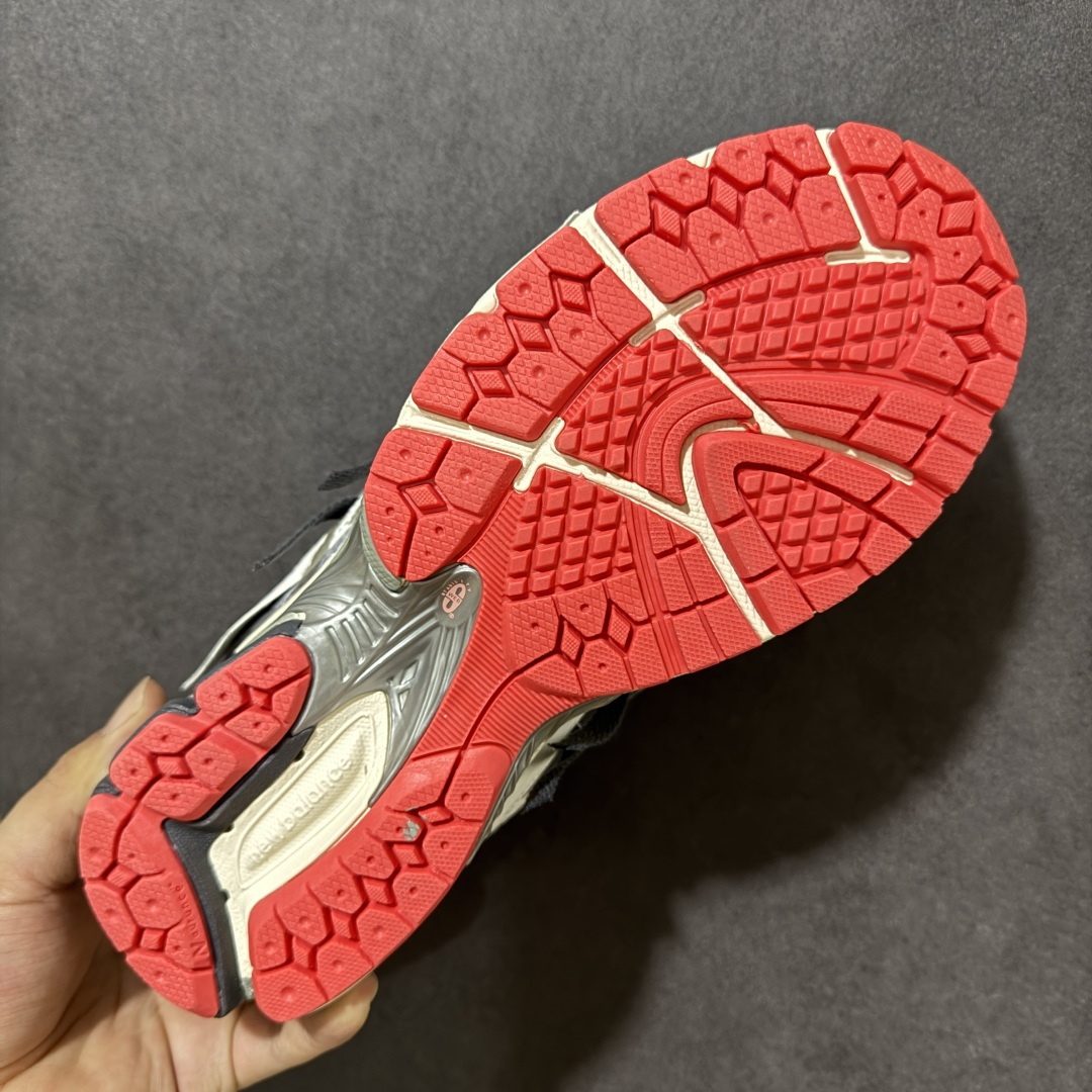 图片[9]-【公司级】New Balance M1906系列 复古单品宝藏老爹鞋款 复古元素叠加 质感超级棒 楦版型材料细节做工精细 作为NB最经典的档案鞋型之一 与2002一样，1906有着NB最成熟的技术加持和复古款式，而本次推出的版本参照2002r的定位，相信会在性价两端做出权衡。单从造型上来看，依旧是vibe风格，味道很正，细节也很酷，这双1906r无疑必能打入复古跑鞋爱好者的年度鞋款名录 货号：U1906AC 尺码：36-45-选品中心